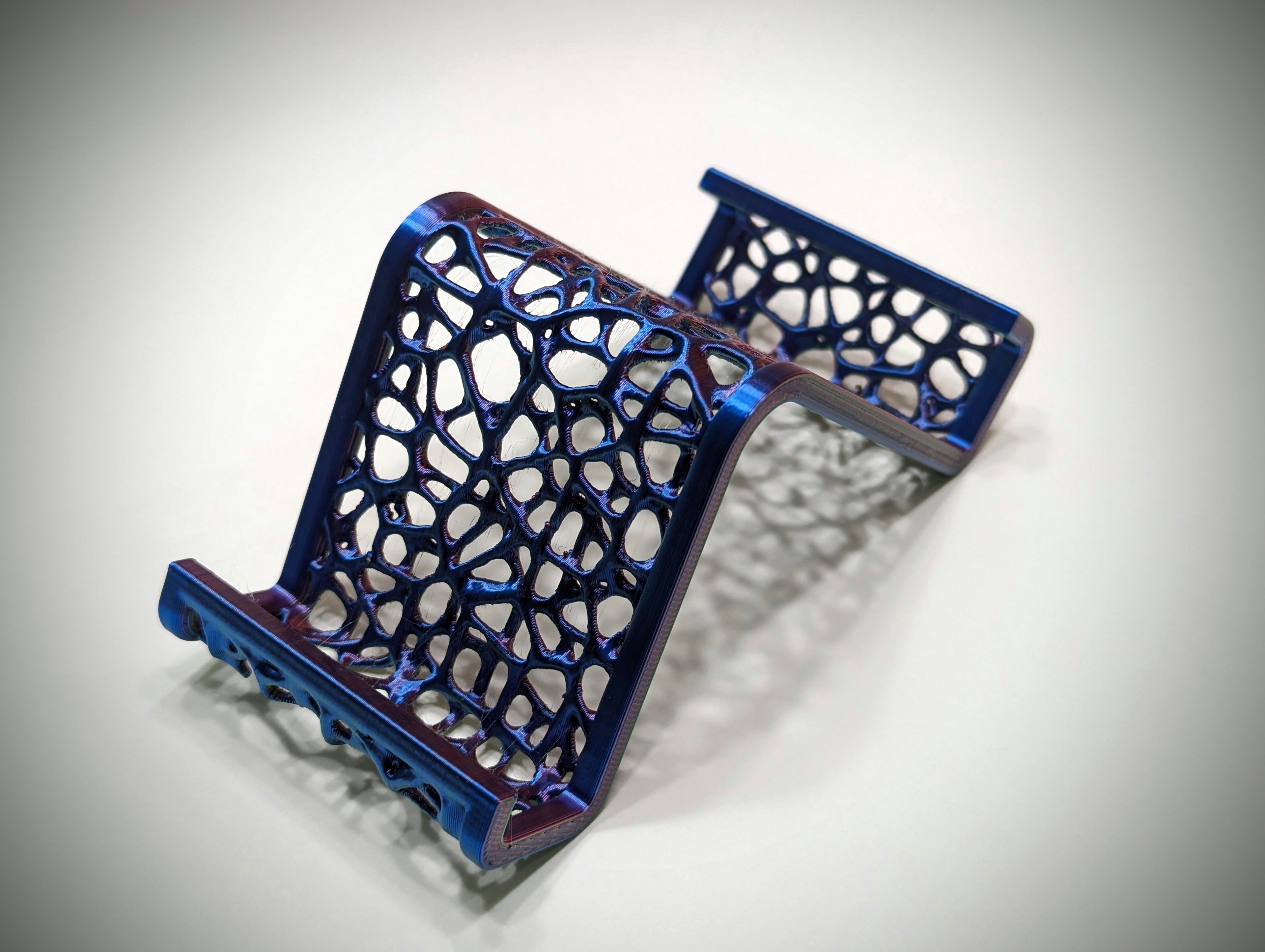 Simple Voronoi Phone Stand
