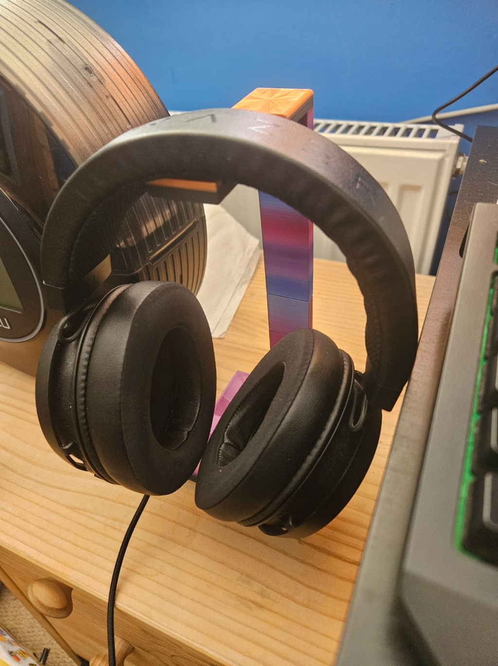Headset stand
