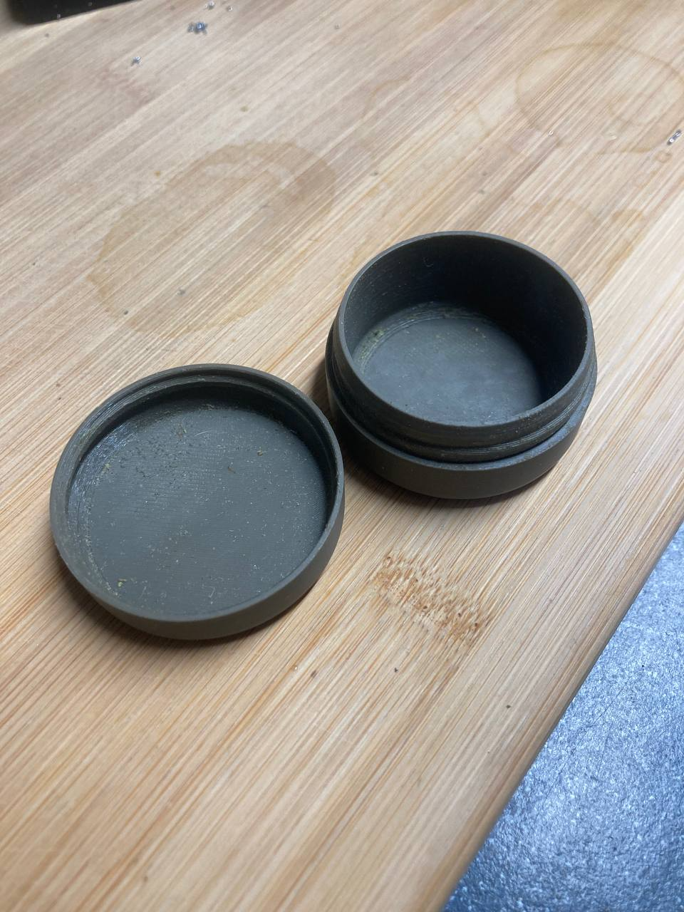 Round Box with Screw Lid and lots of Lid designes!