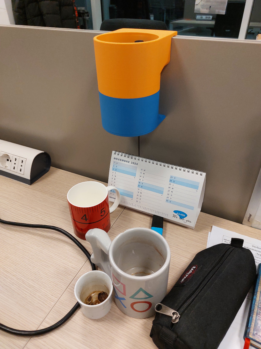 Large pen holder for partition panels