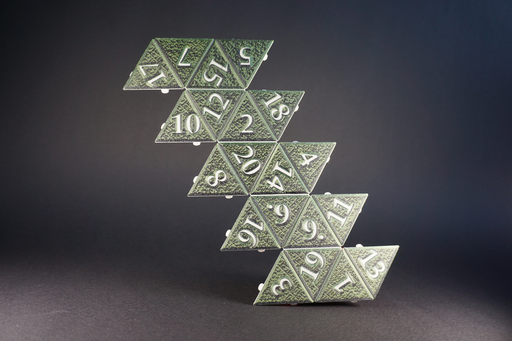 Baldur's Gate 3 inspired snap-together D20 - Multi-Material / AMS version