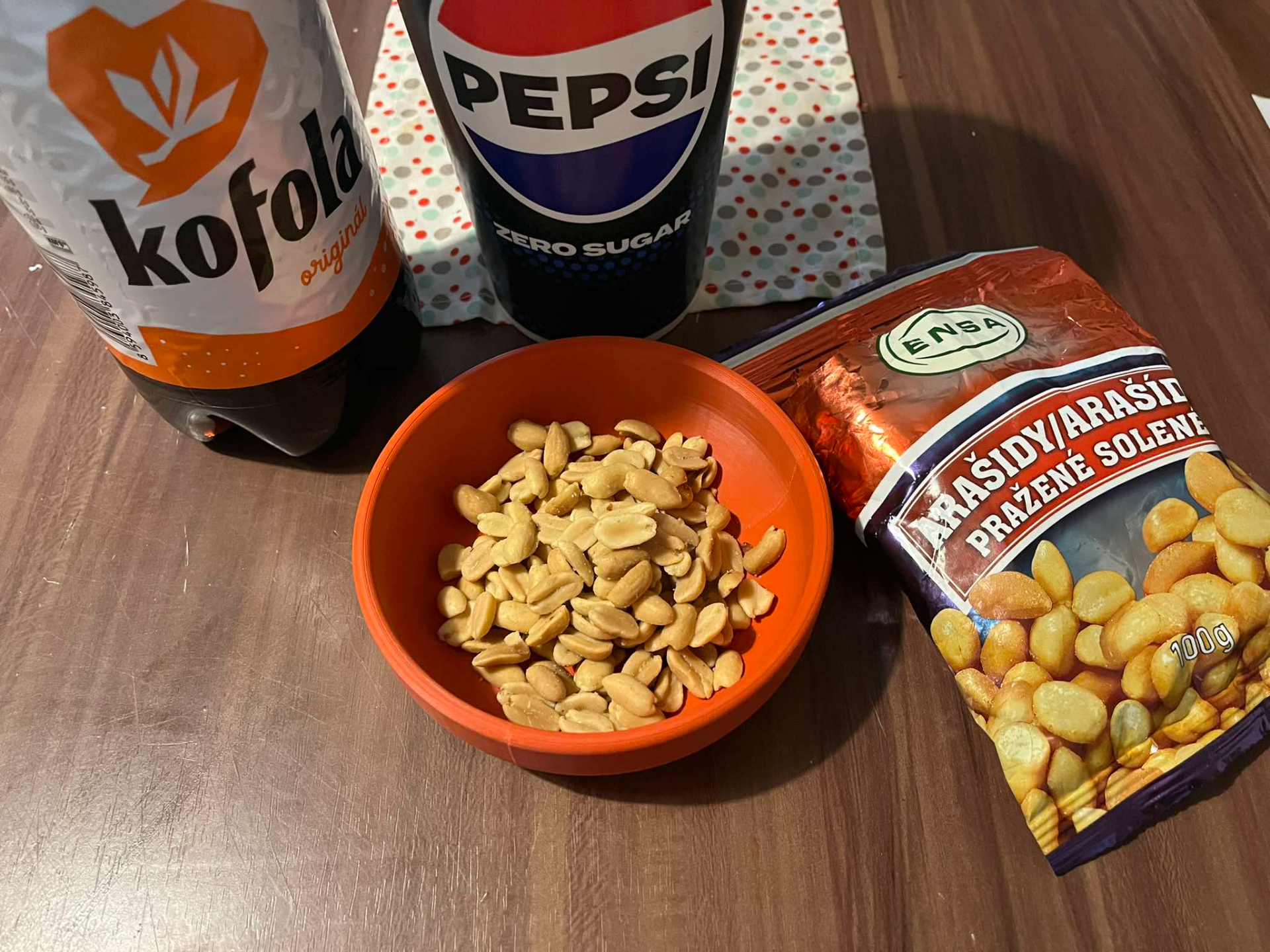Bowl for nuts, crisps and chips