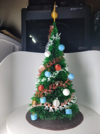 Christmas tree decorations and chains