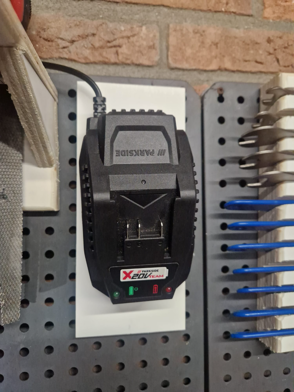 Parkside 20v 4.5A Charger Wall Mount PLG 20 B1