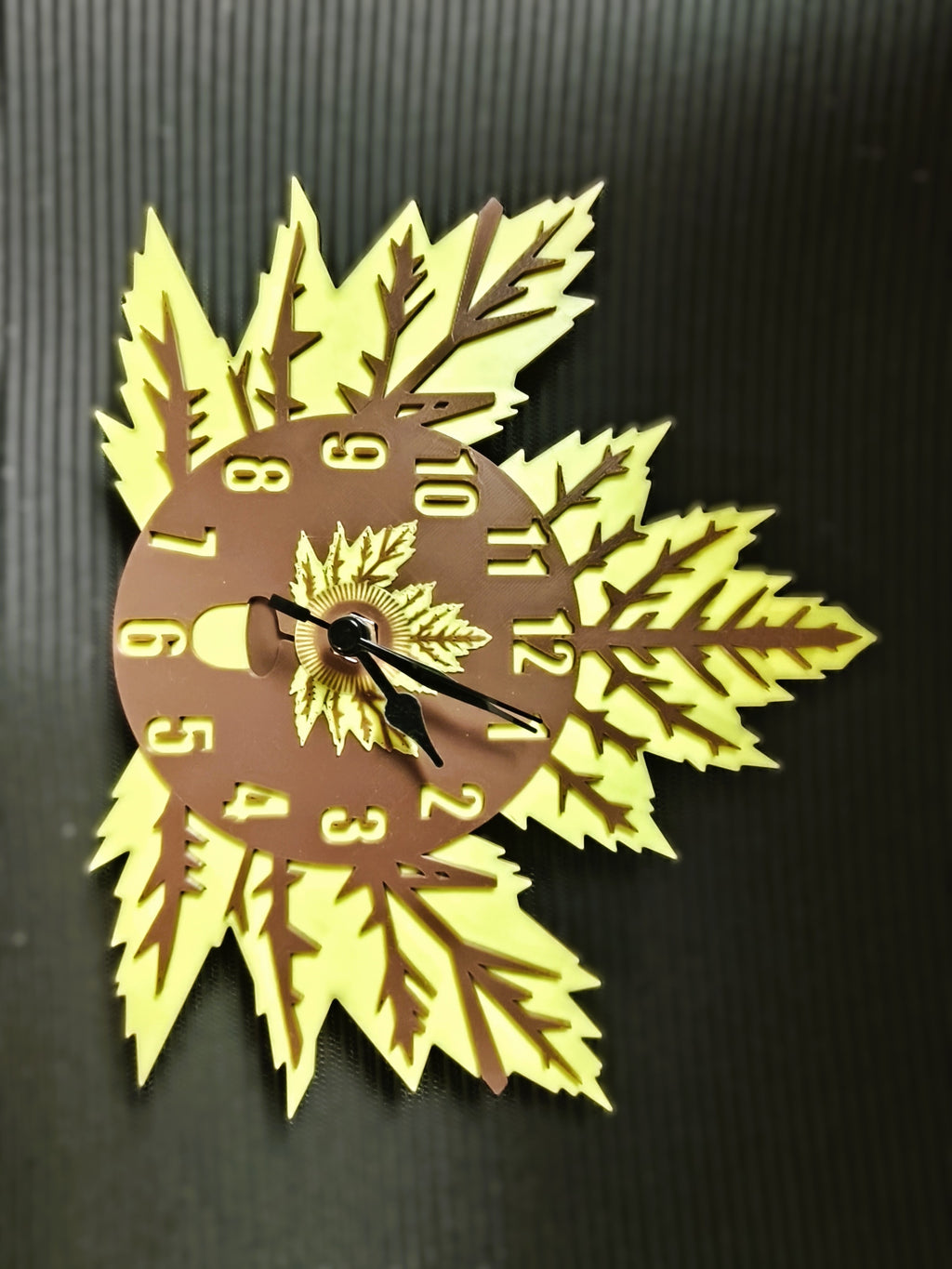 Ahorn Uhr