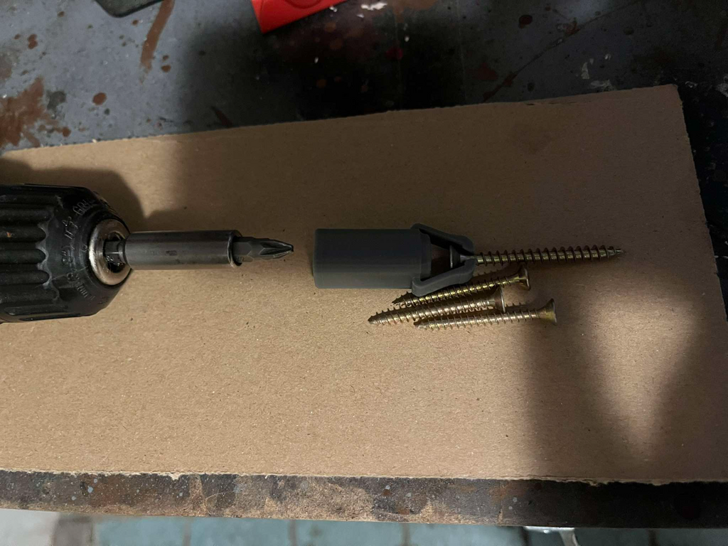 Screw holding device in the bit