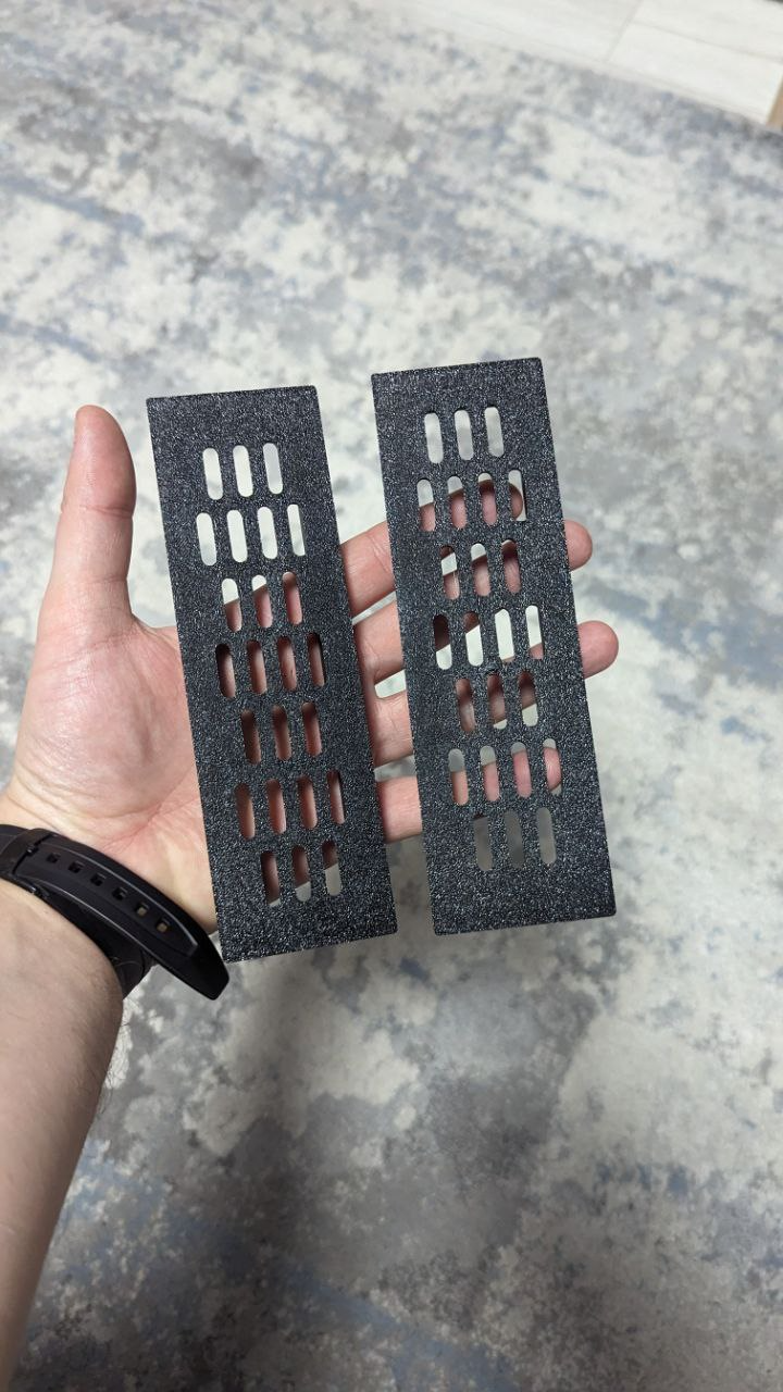 Ventilation grille for kitchen cabinet and drawers