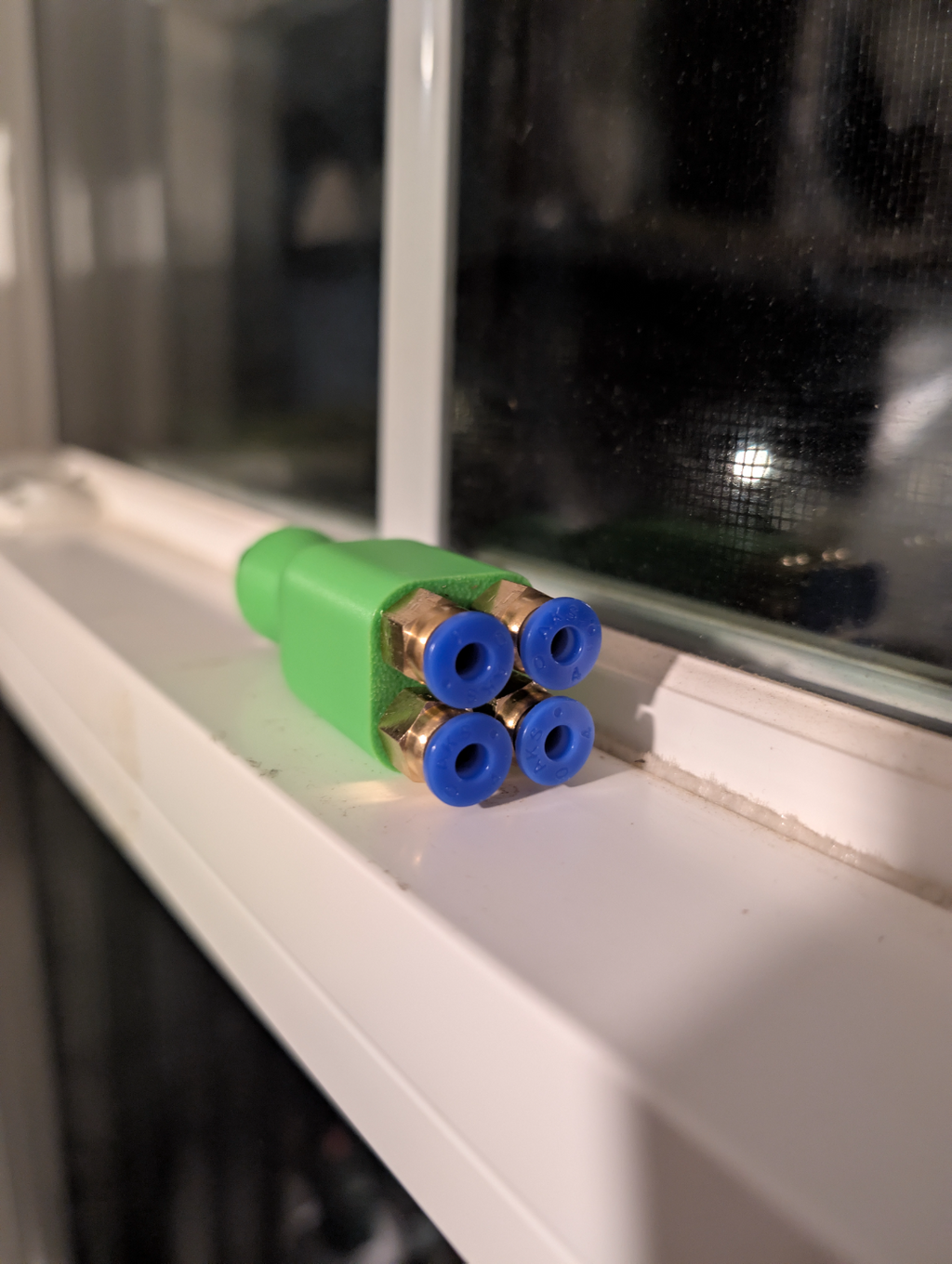 4-way threaded PFTE tube splitter