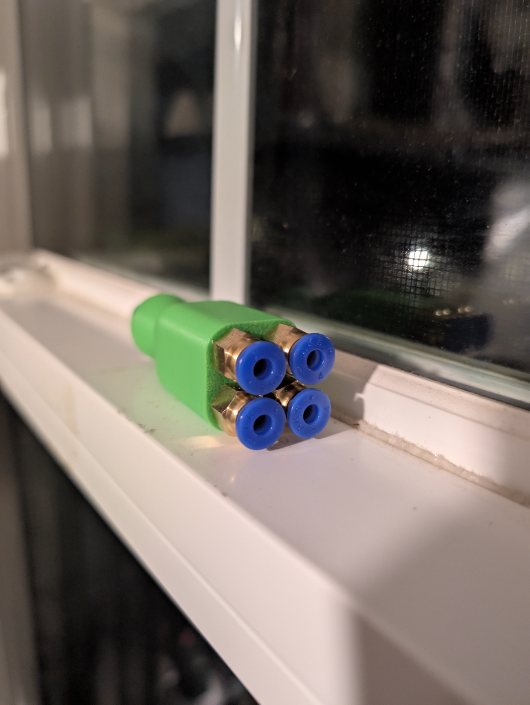 4-way threaded PFTE tube splitter