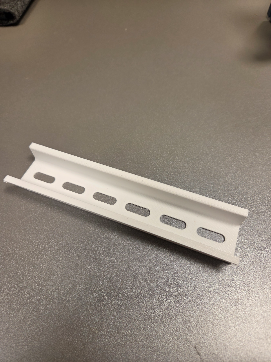 DIN Rail IEC/EN 60715 (127mm)