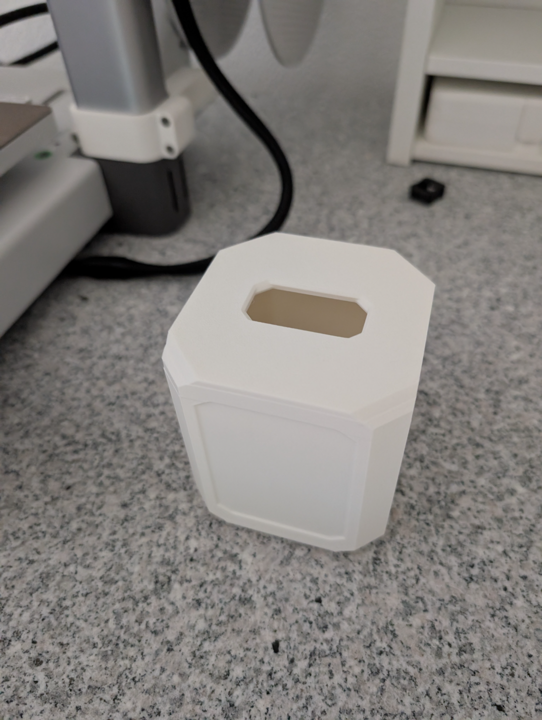 Schreibtisch Mülleimer
