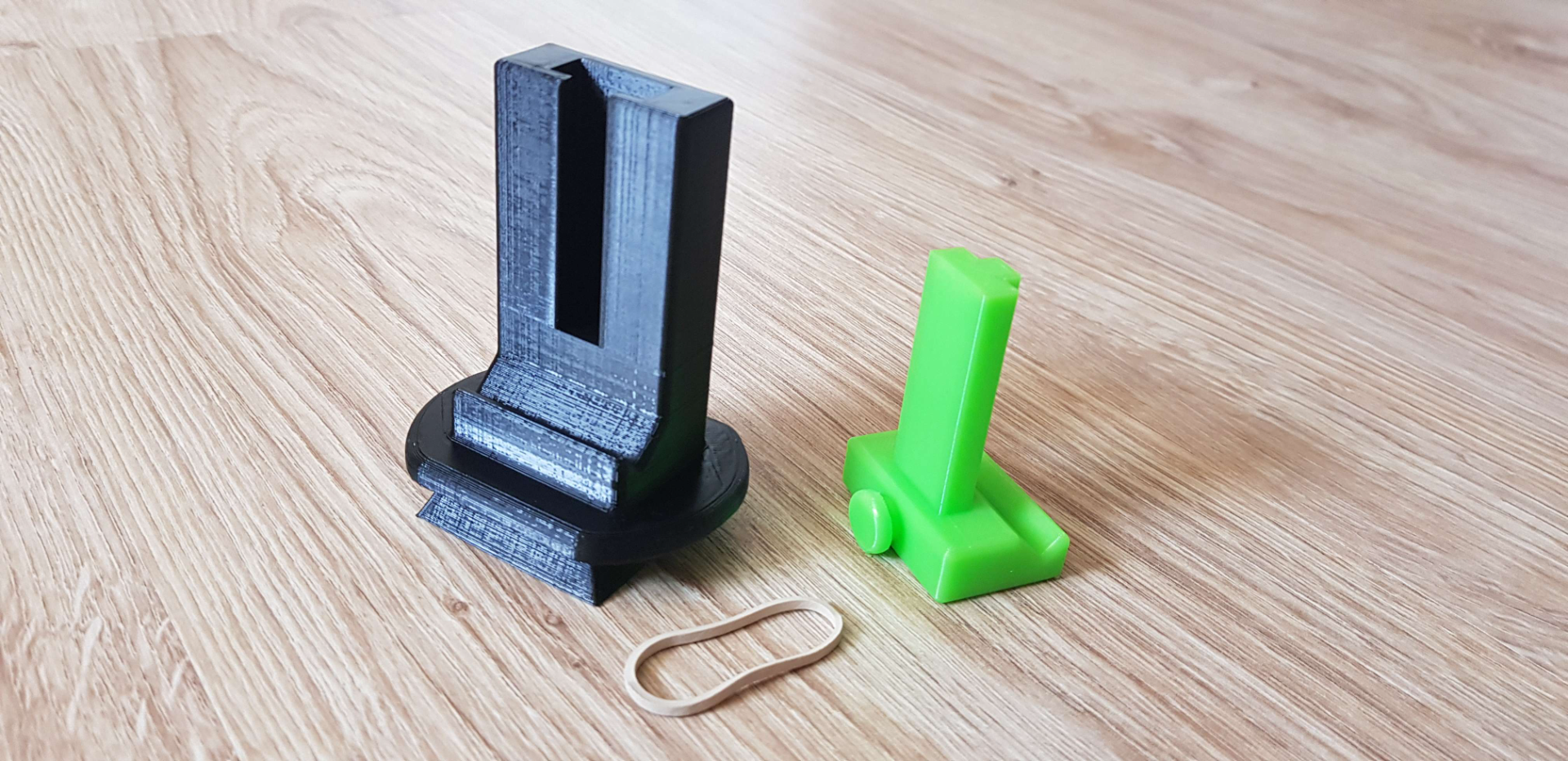 Tripod smartphone holder
