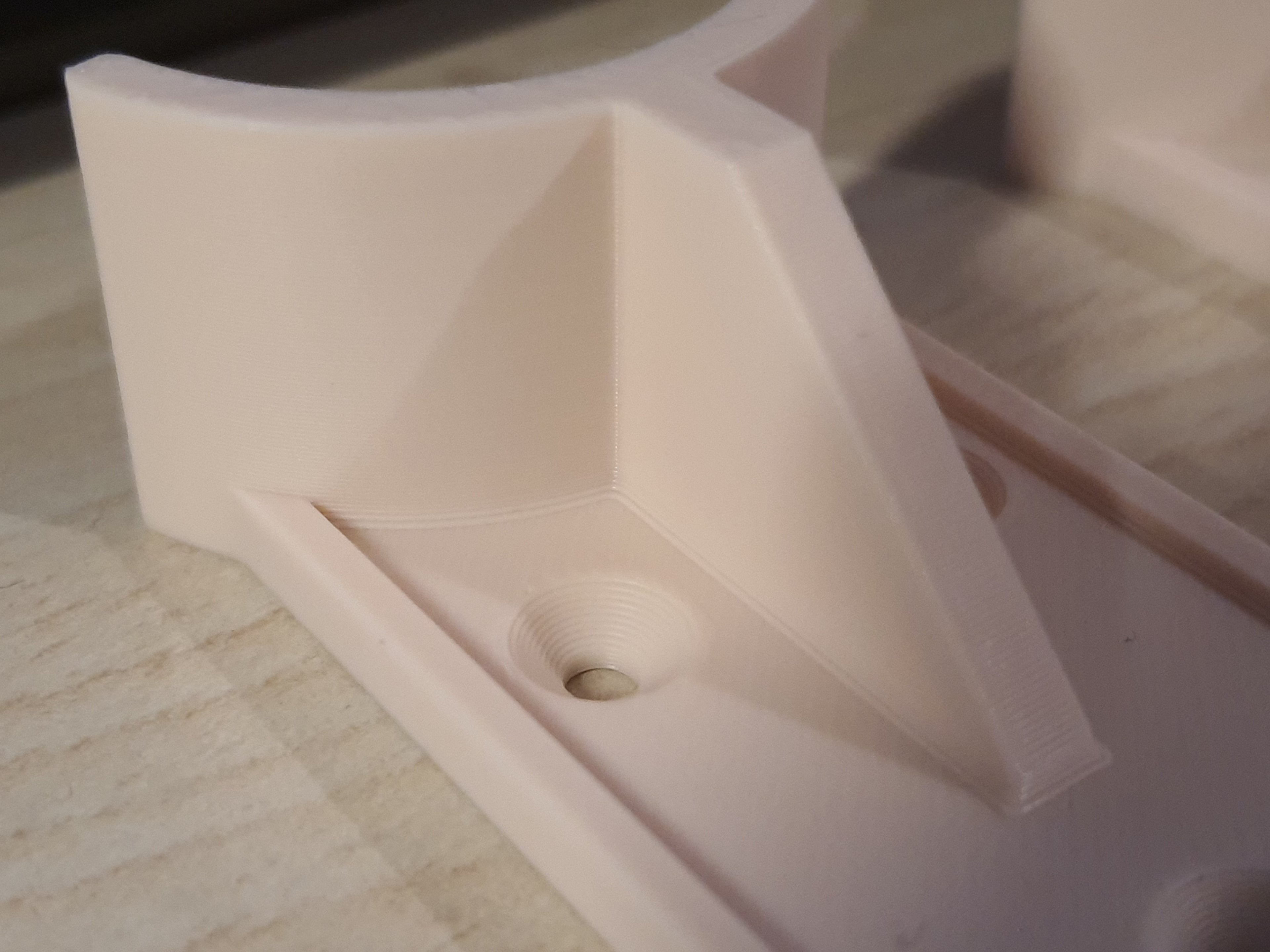 Support element for shower curtain tube