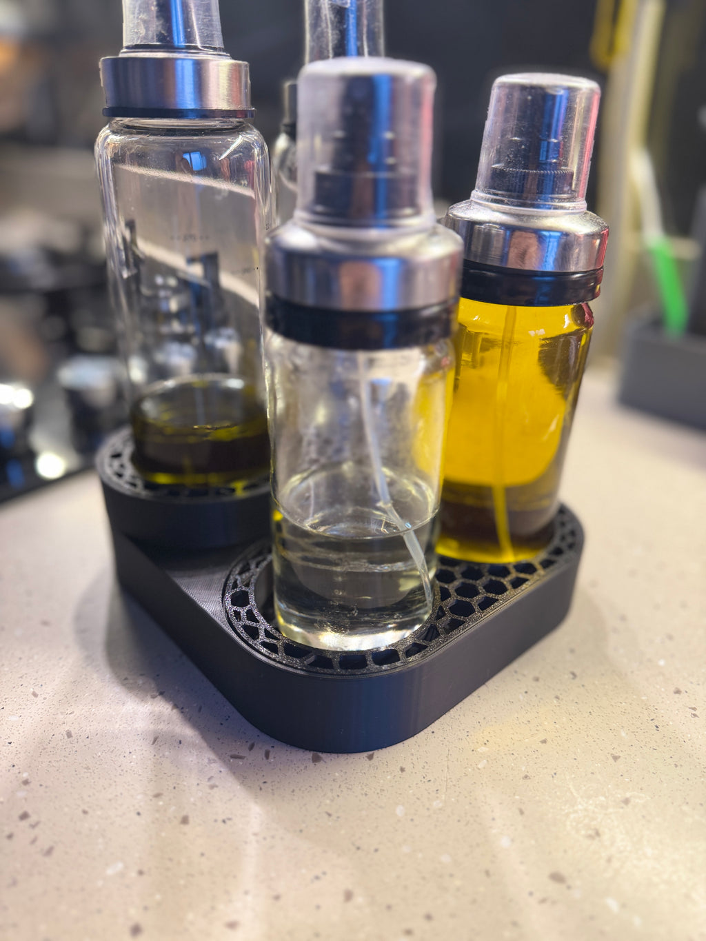Innovative 4-Slot Oil Bottle Stand Design