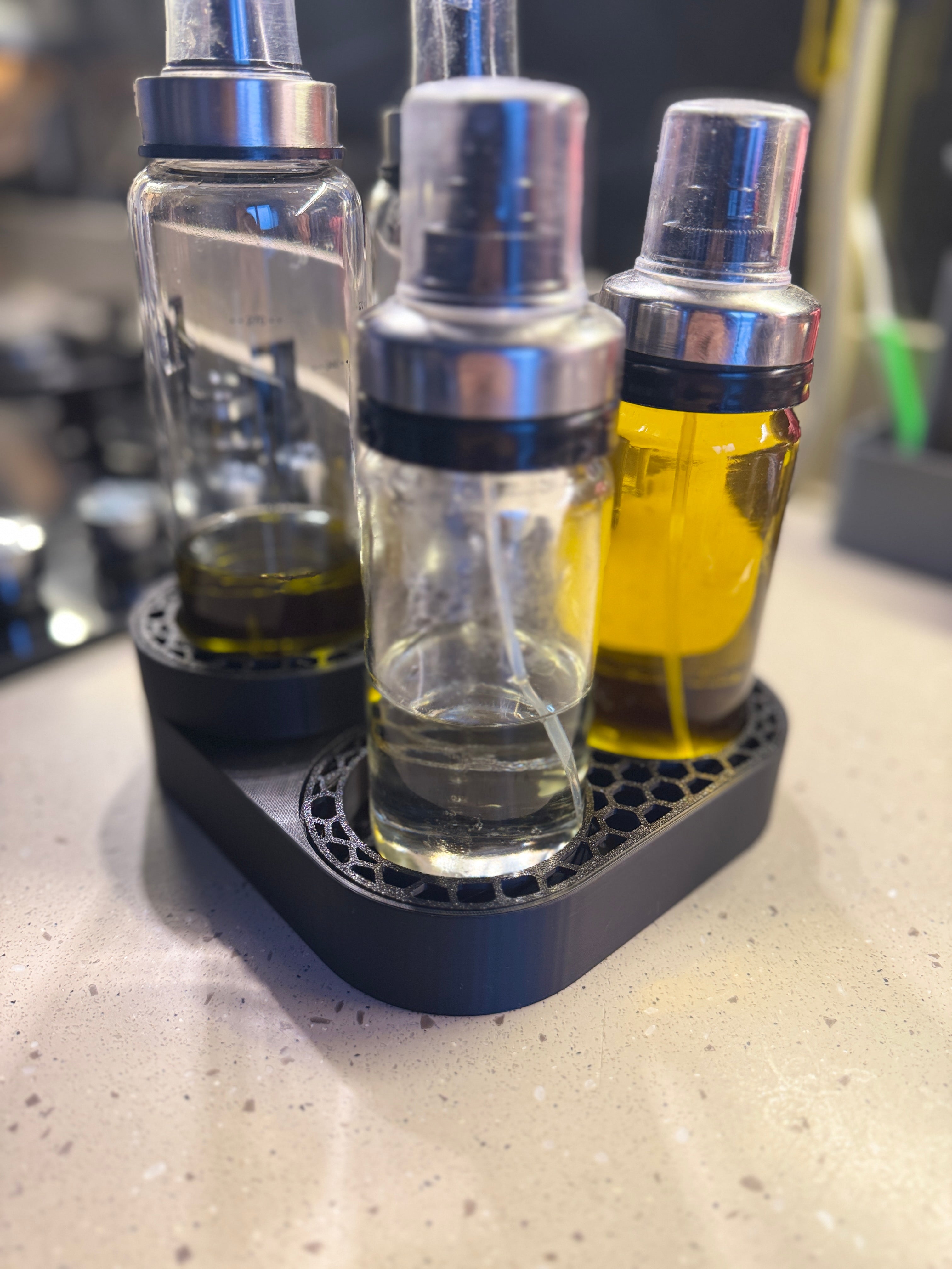 Innovative 4-Slot Oil Bottle Stand Design