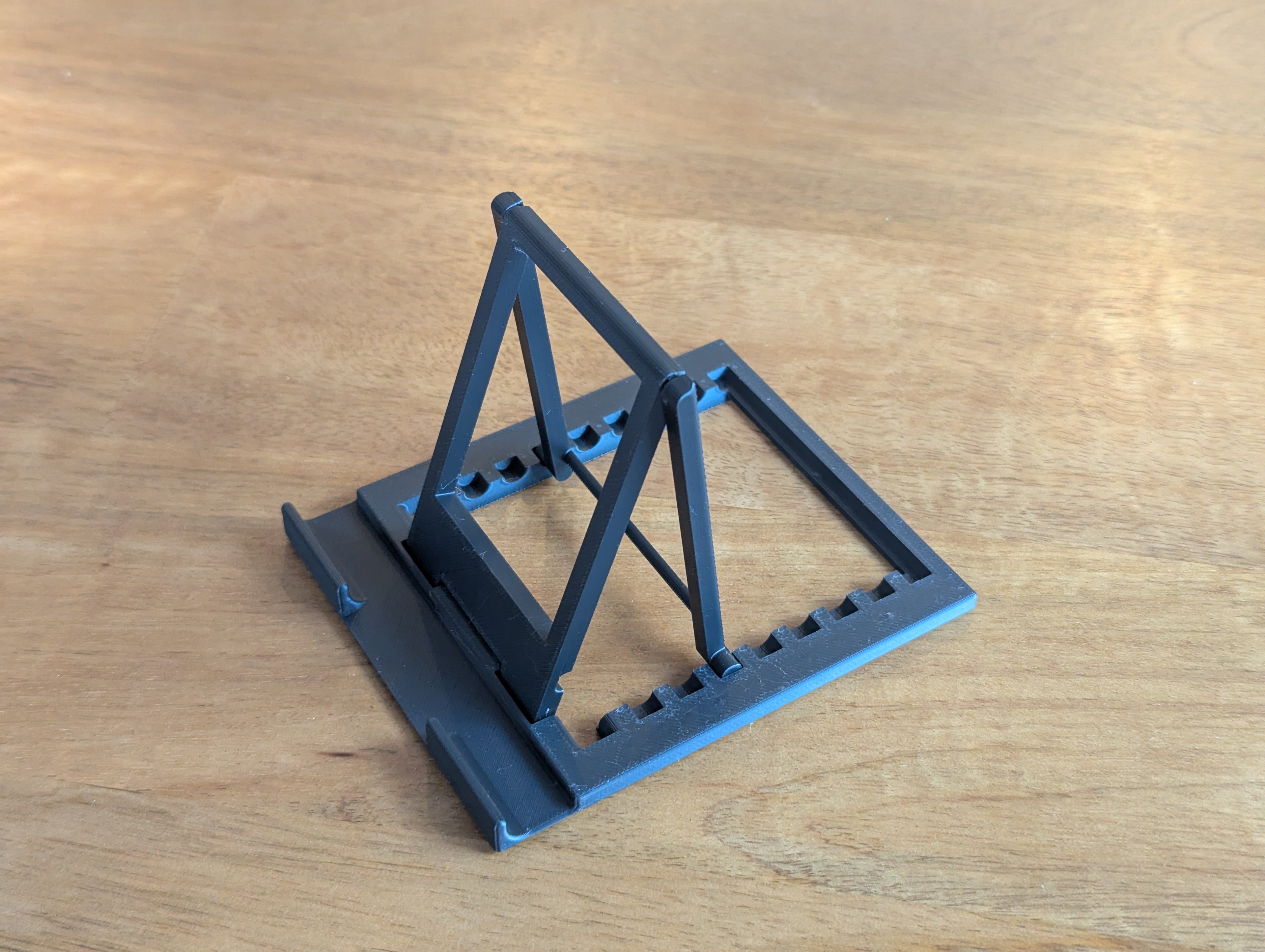 Foldable tablet stand (print in place)