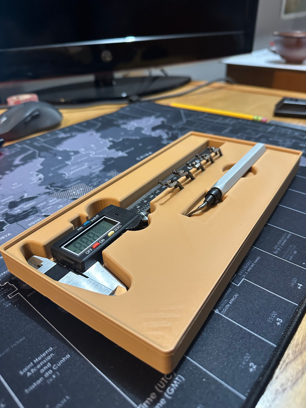 Gridfinity caliper and de-burring tool bin