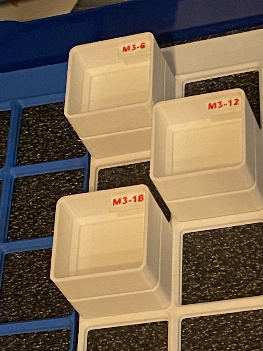 GRIDFINITY M3 BOLT LOW PROFILE STACKABLE WITH TEXT