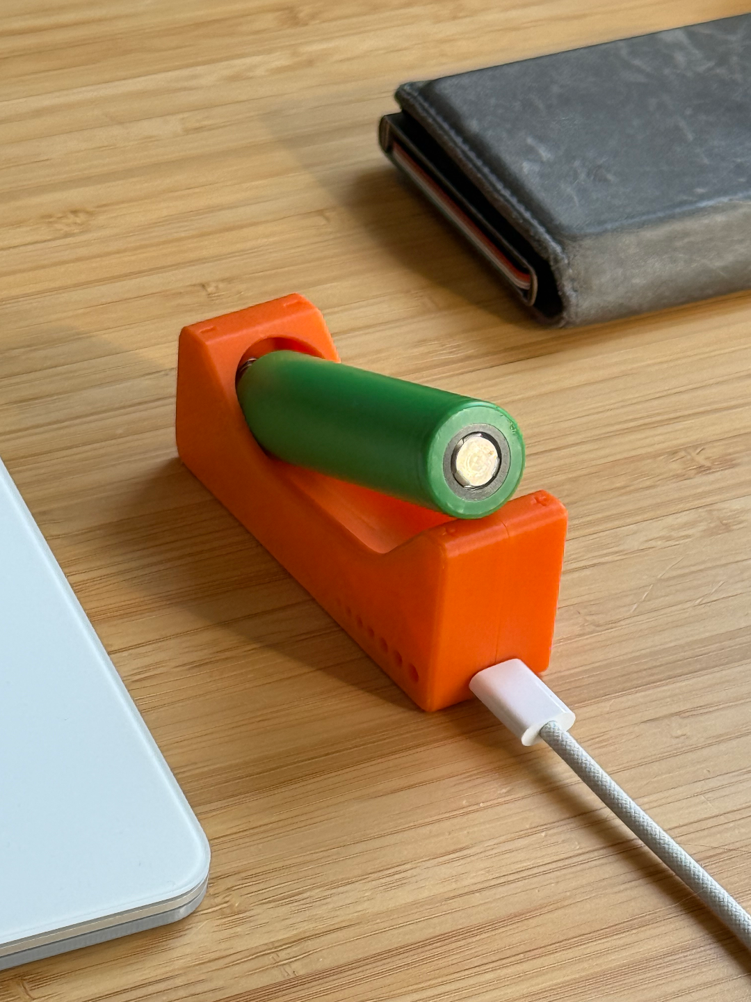 18650 charger case parametric for battery contacts