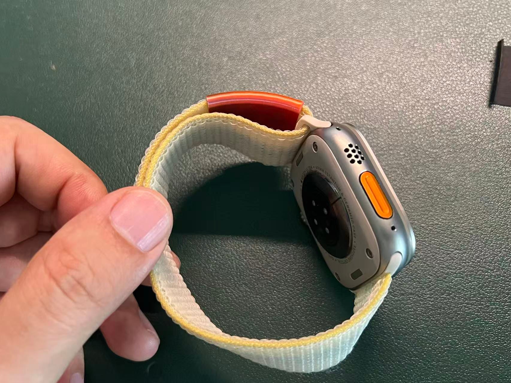 一个隐藏门禁卡到iwatch表带里的小配件，IC卡，CUID卡