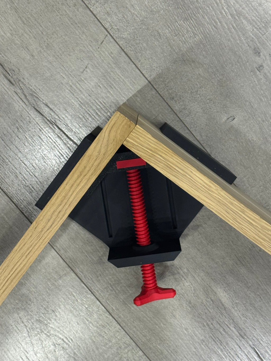 Quick 90° Corner Clamp – One-Screw Woodworking Jig