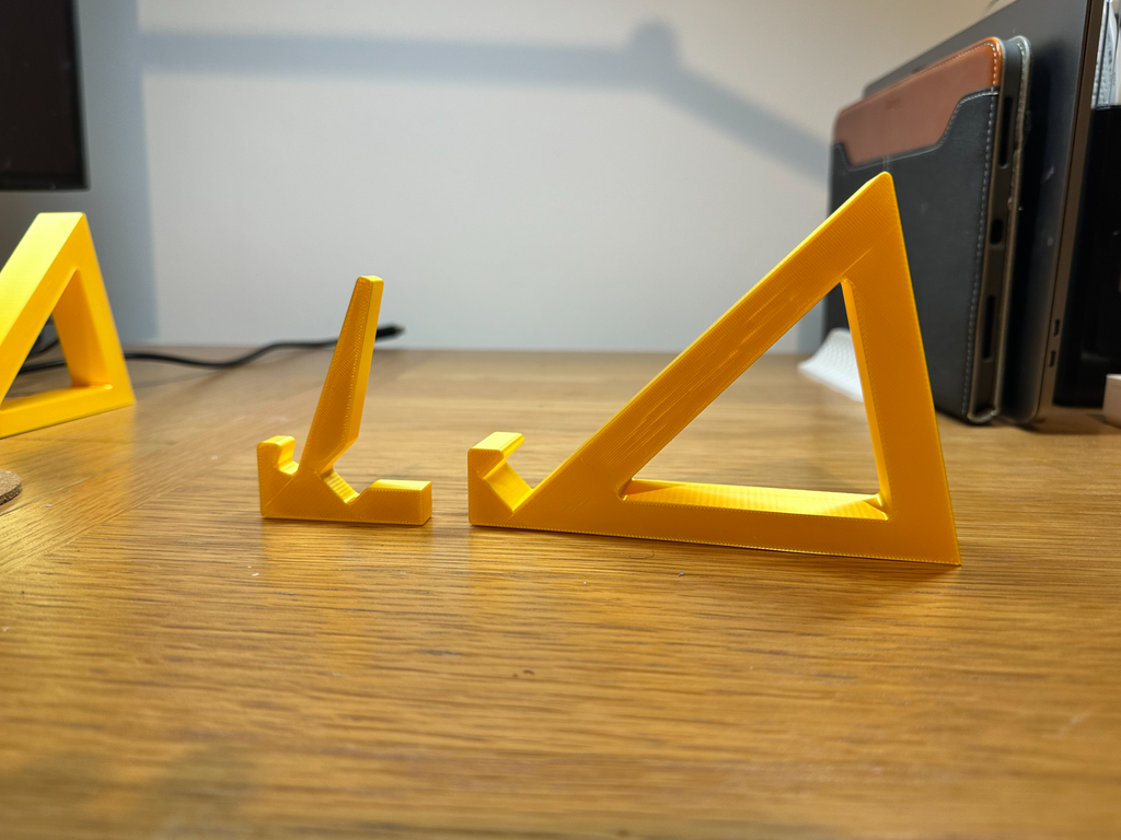 Upright Macbook Laptop/iPad Air Stand