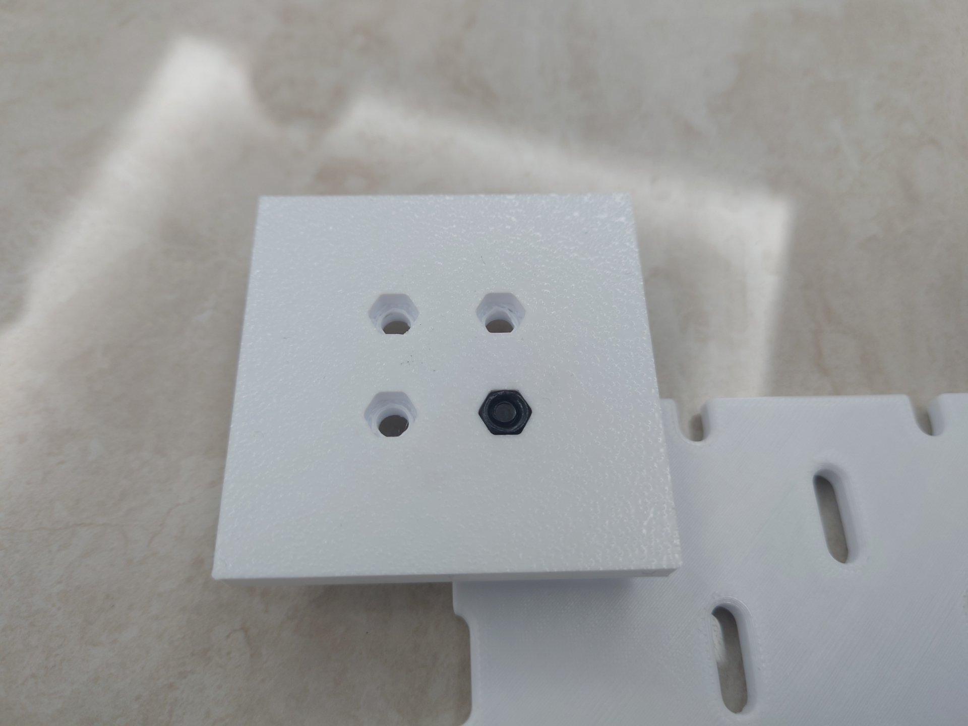 glueable skadis connector component 可粘墙洞洞板连接组件