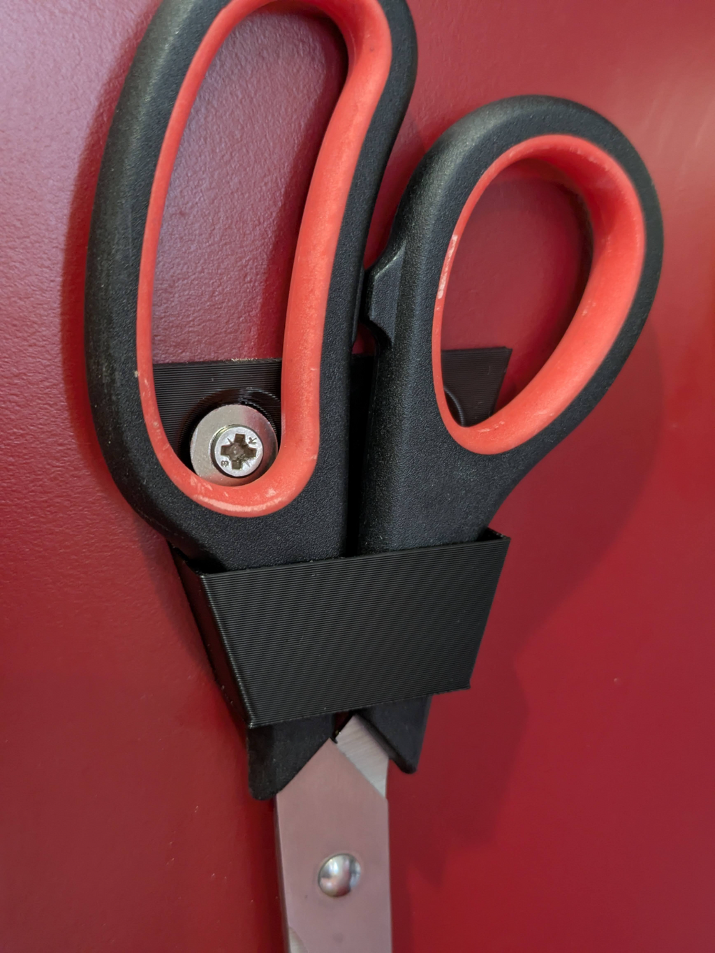 Wall mounted scissors holder