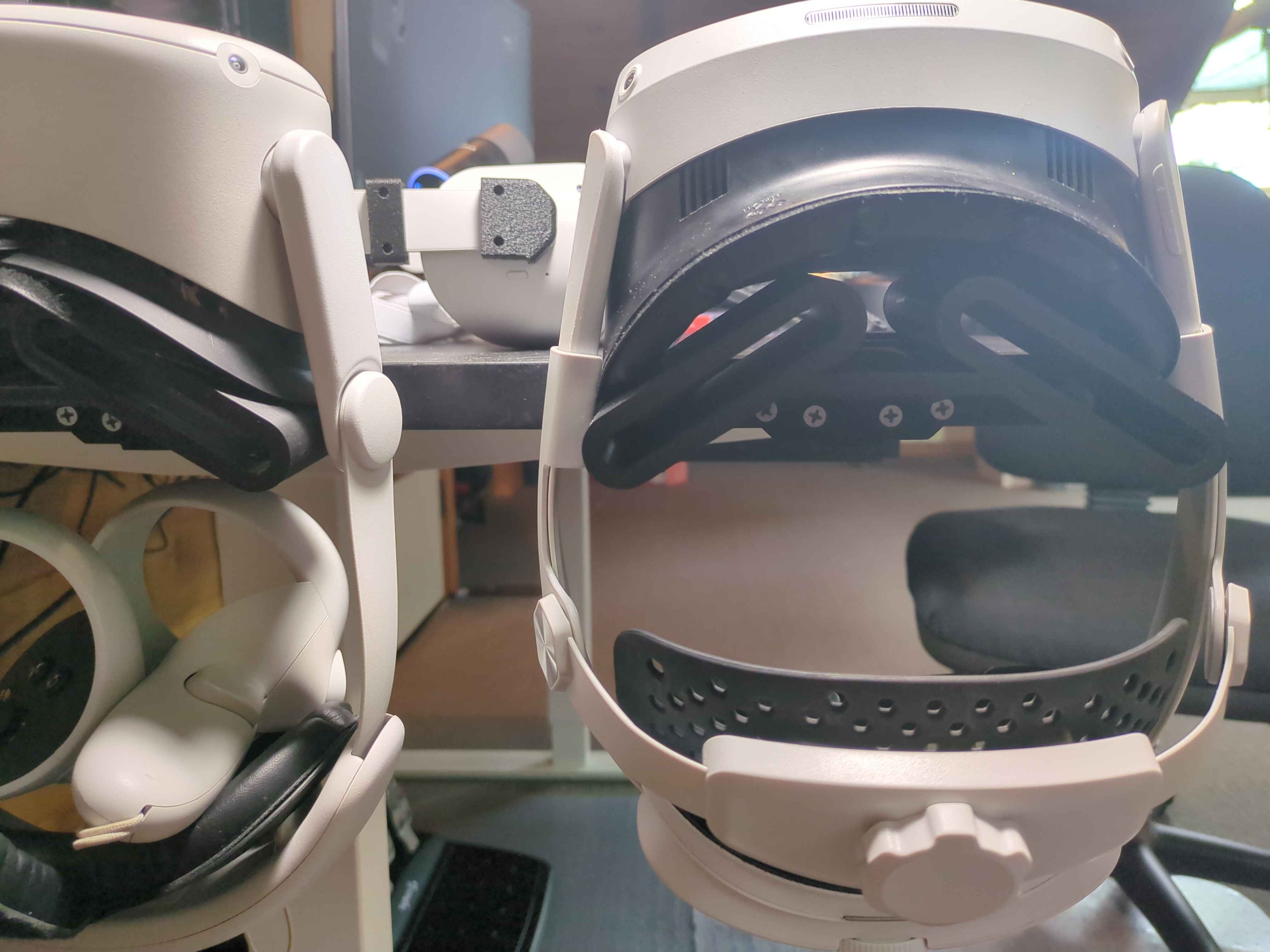 Desk hook for VR helmet