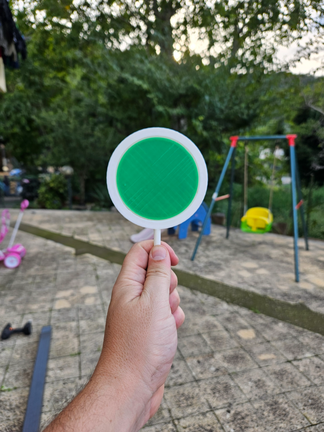 Signaling vane for traffic police
