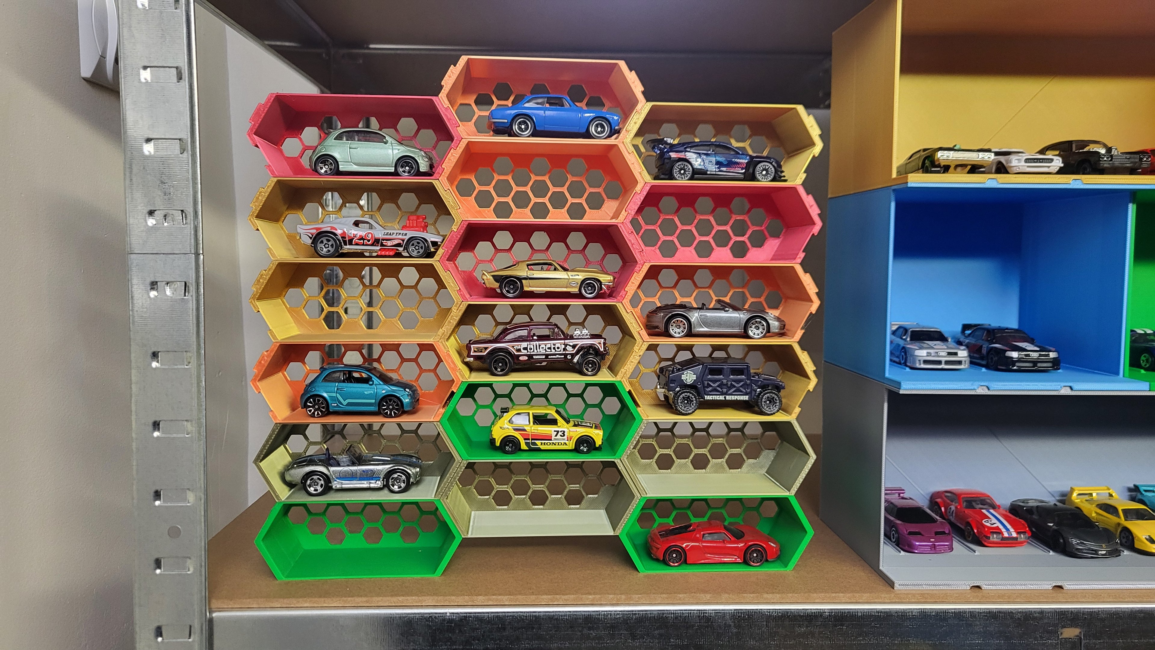 Mobile stand for cars 1/64