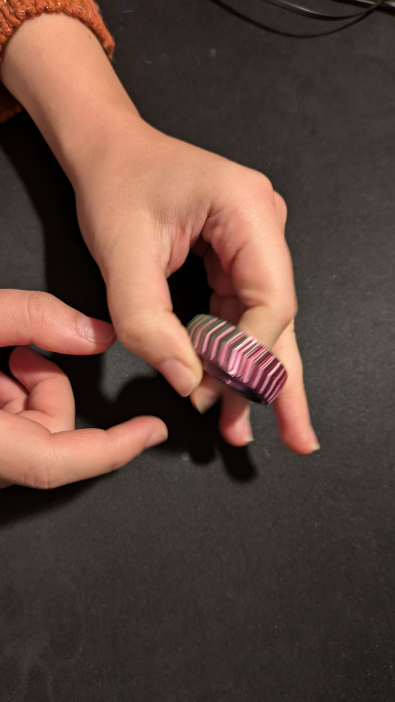Finger spinner