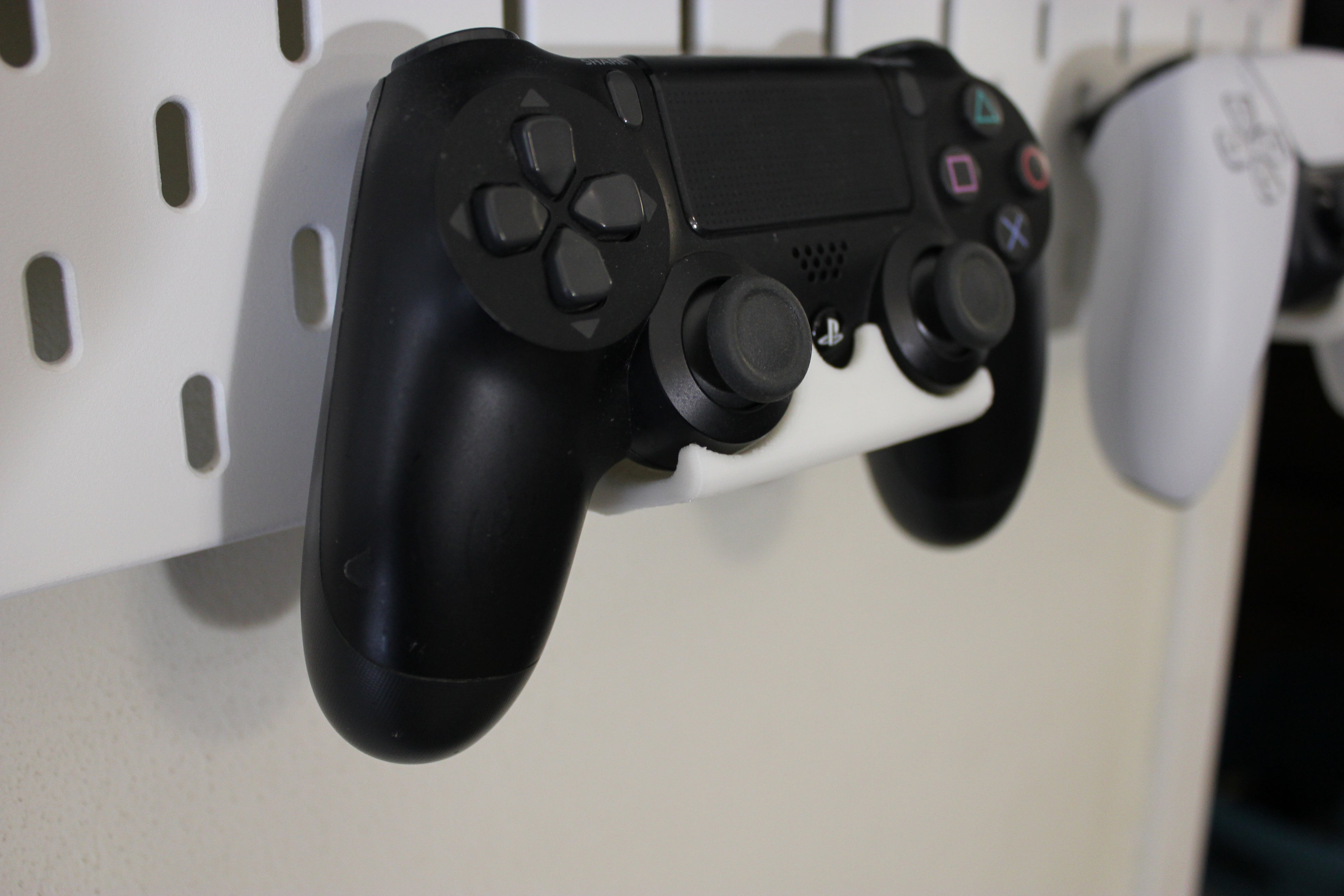 Playstation PS4 DualShock 4 Controller Ikea Skadis Mount