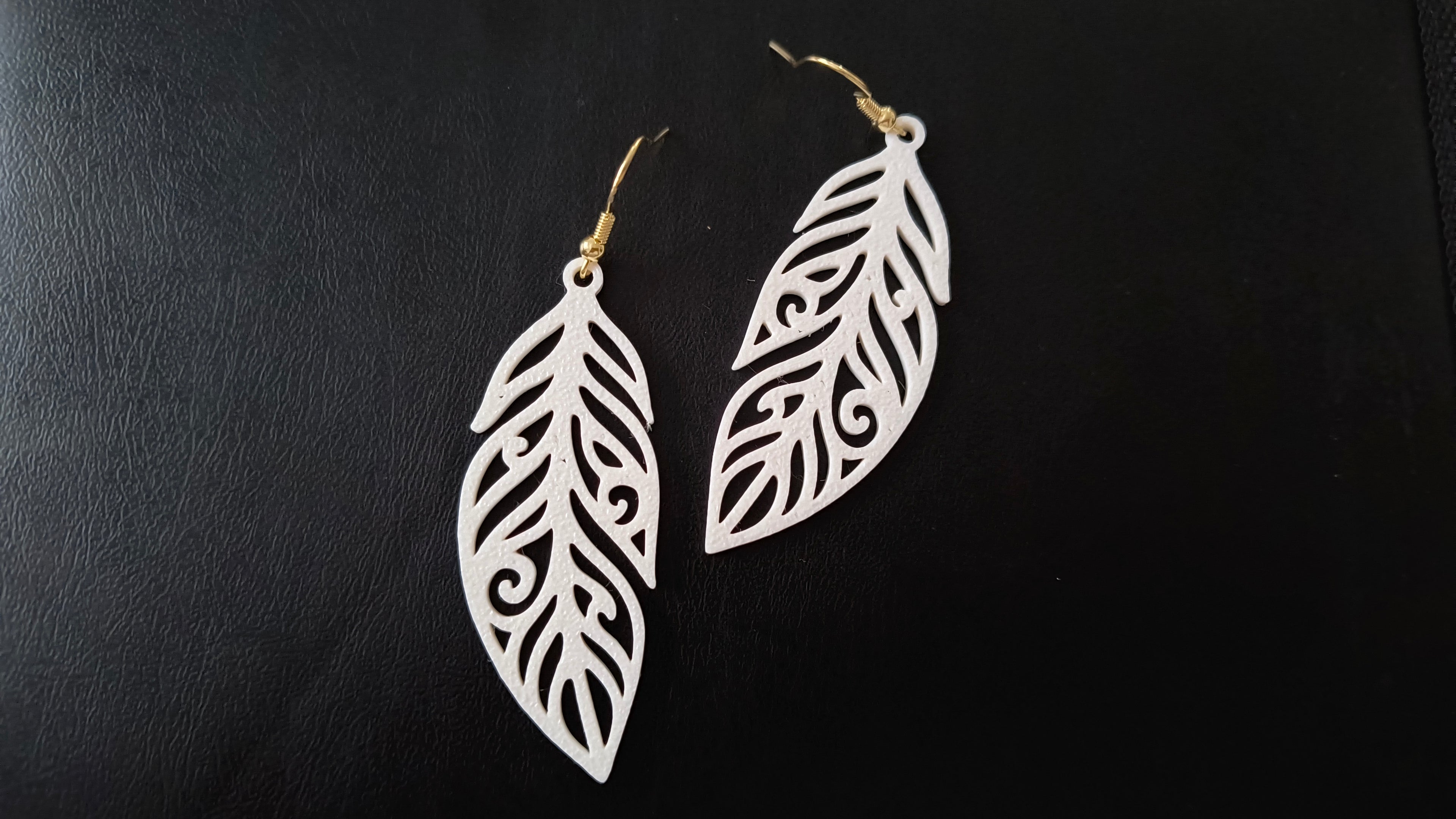 4 different elegant feather earring (free to sell)