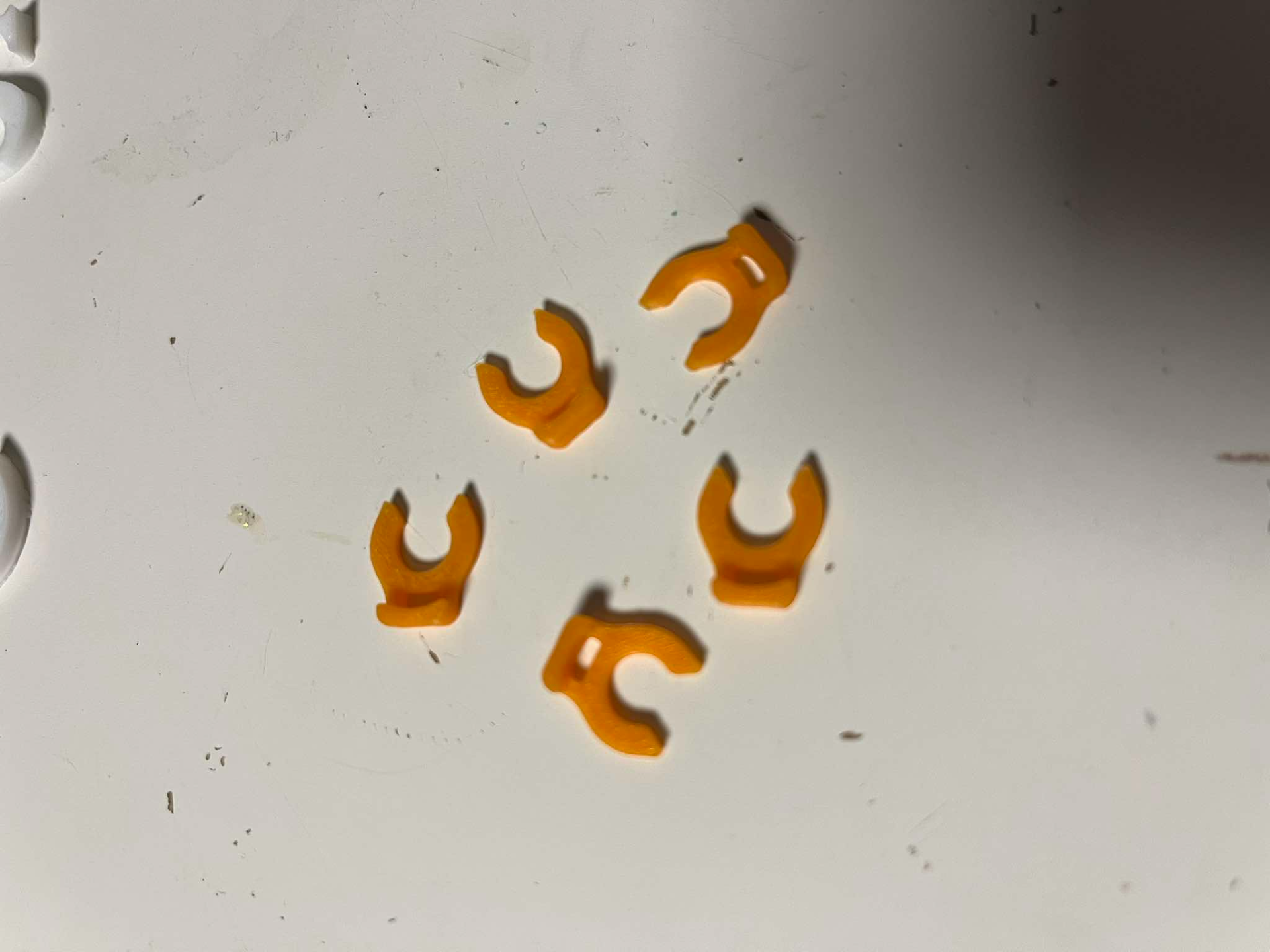 Clips to secure the bowden of the filament
