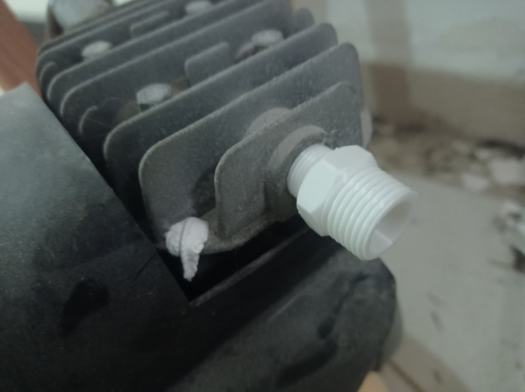 Reducing hexagon nipple (male 1/2 BSPT - male M16)