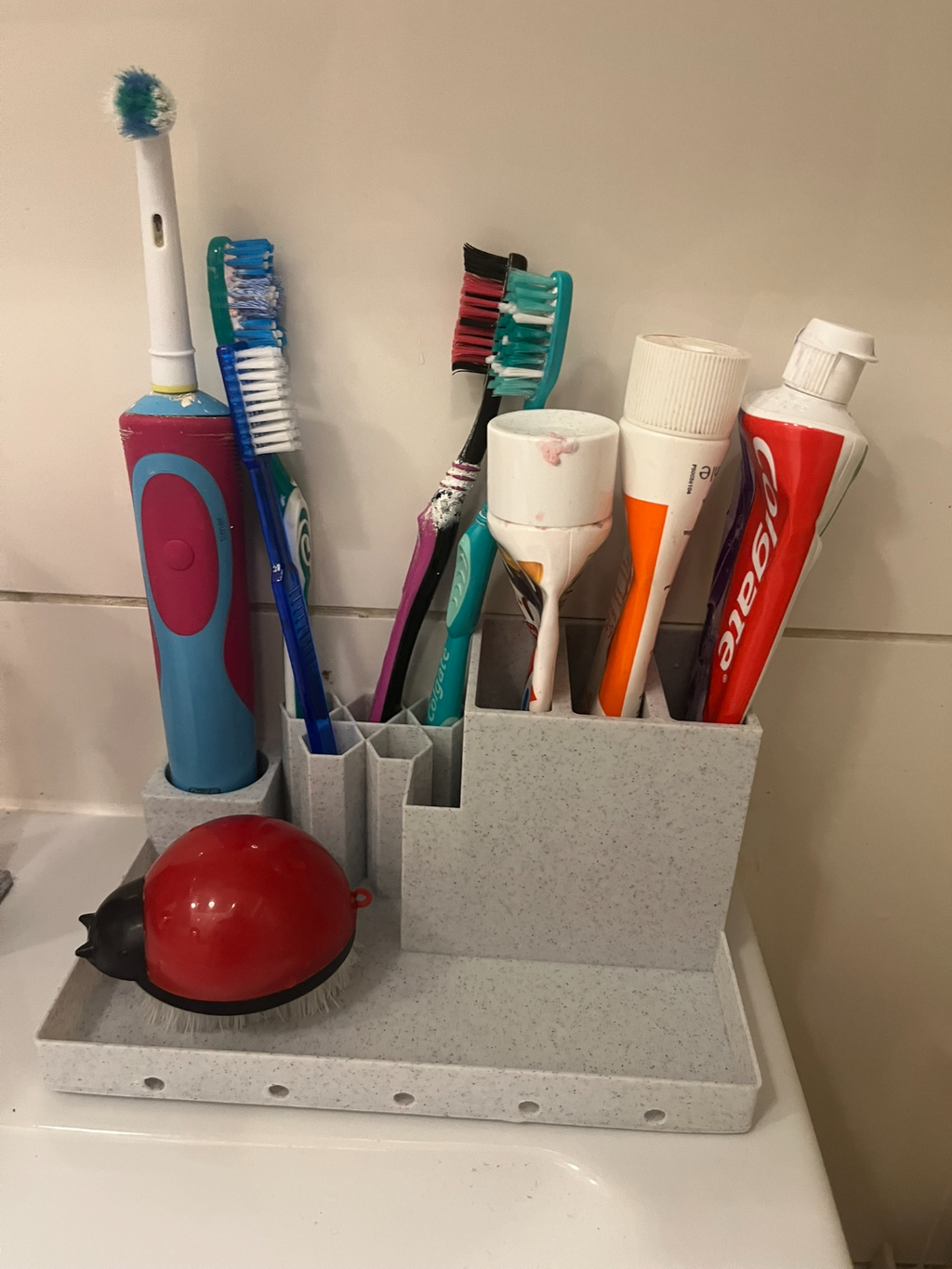 Bathroom organizer on washbasin for toothbrush etc
