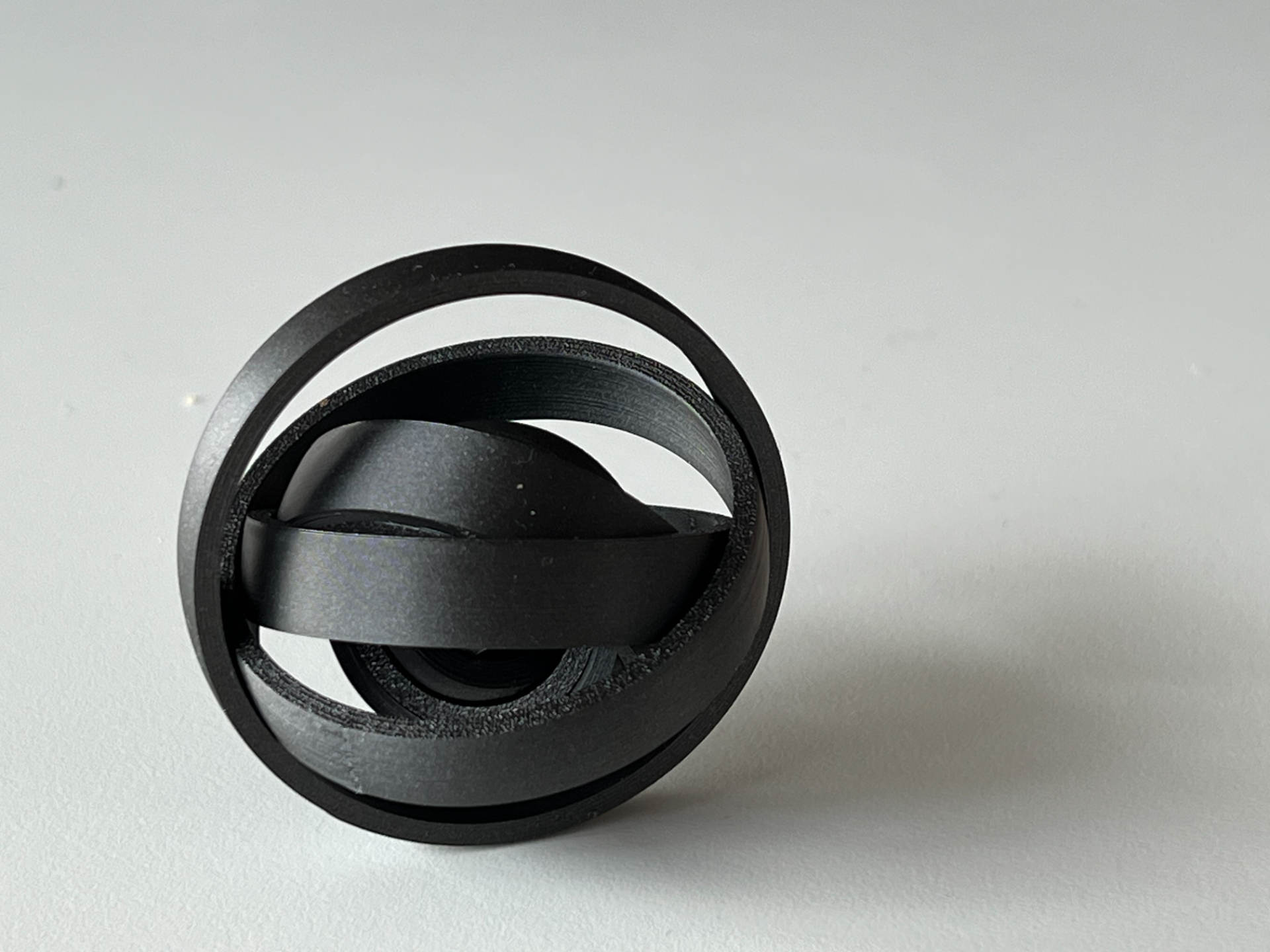 9 Rings Concentric fidged, slim, no middle.