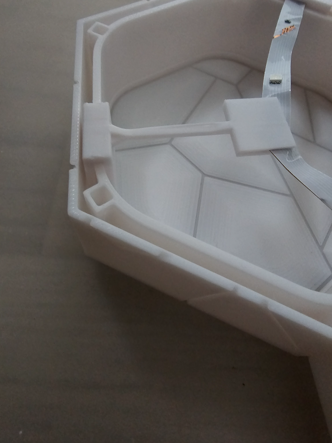 Befestigung für ein LED Band am HEXALEAF