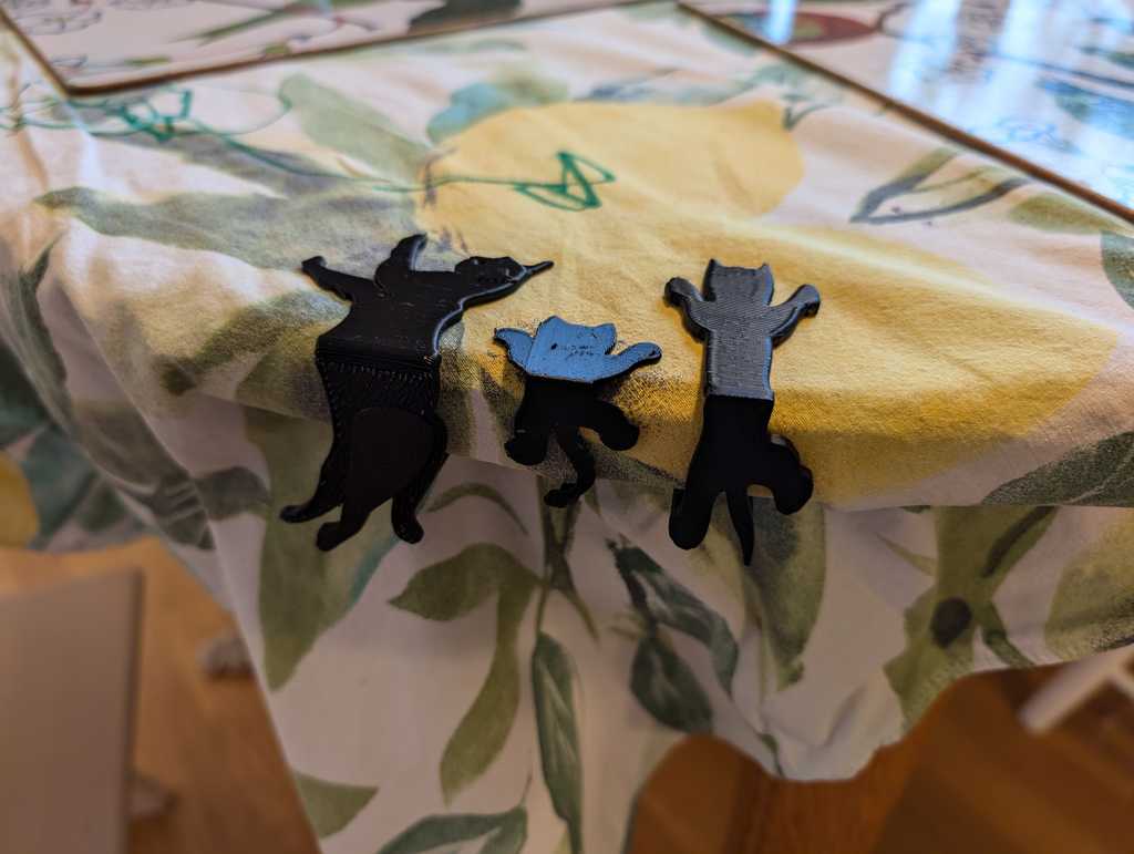 Hanging Cats - Table Cloth Clips