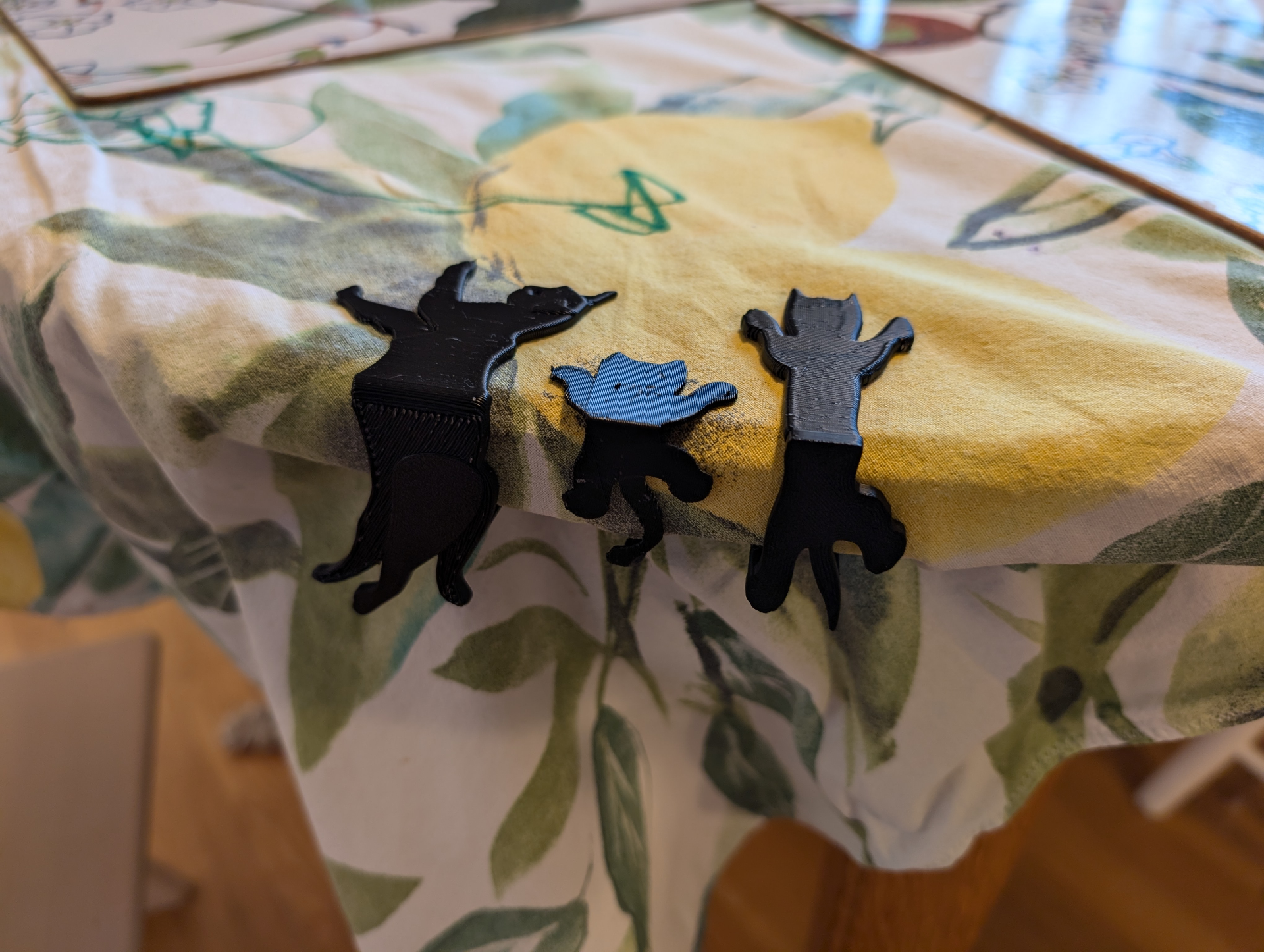 Hanging Cats - Table Cloth Clips