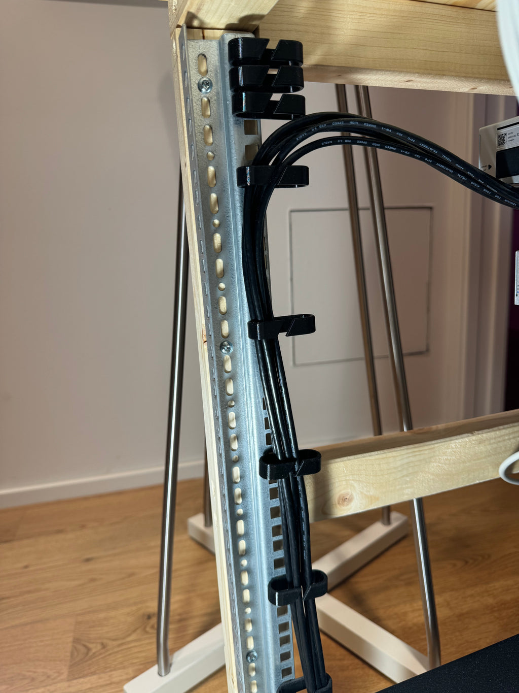 Network rack cable guide