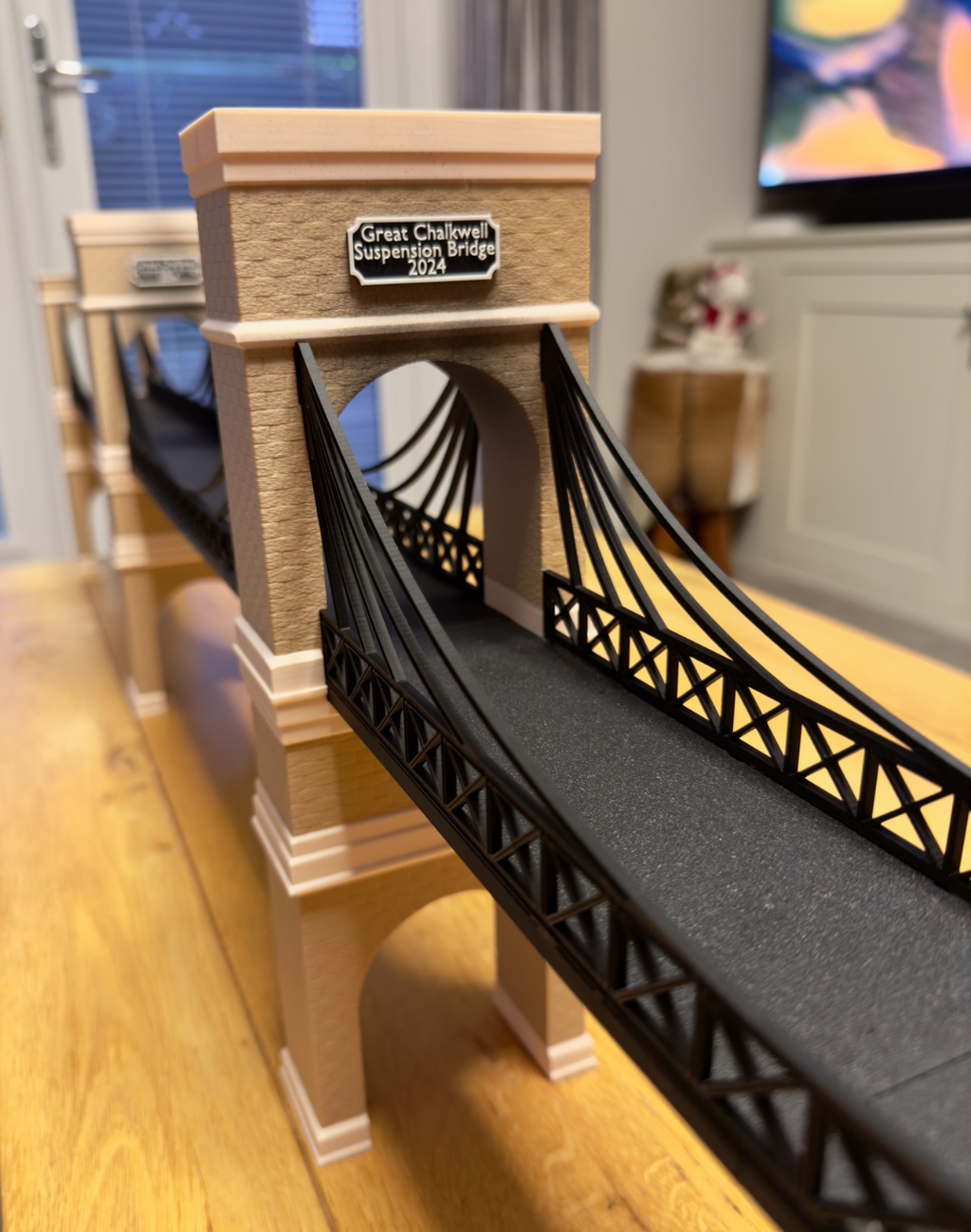 00 Gauge Train suspension bridge
