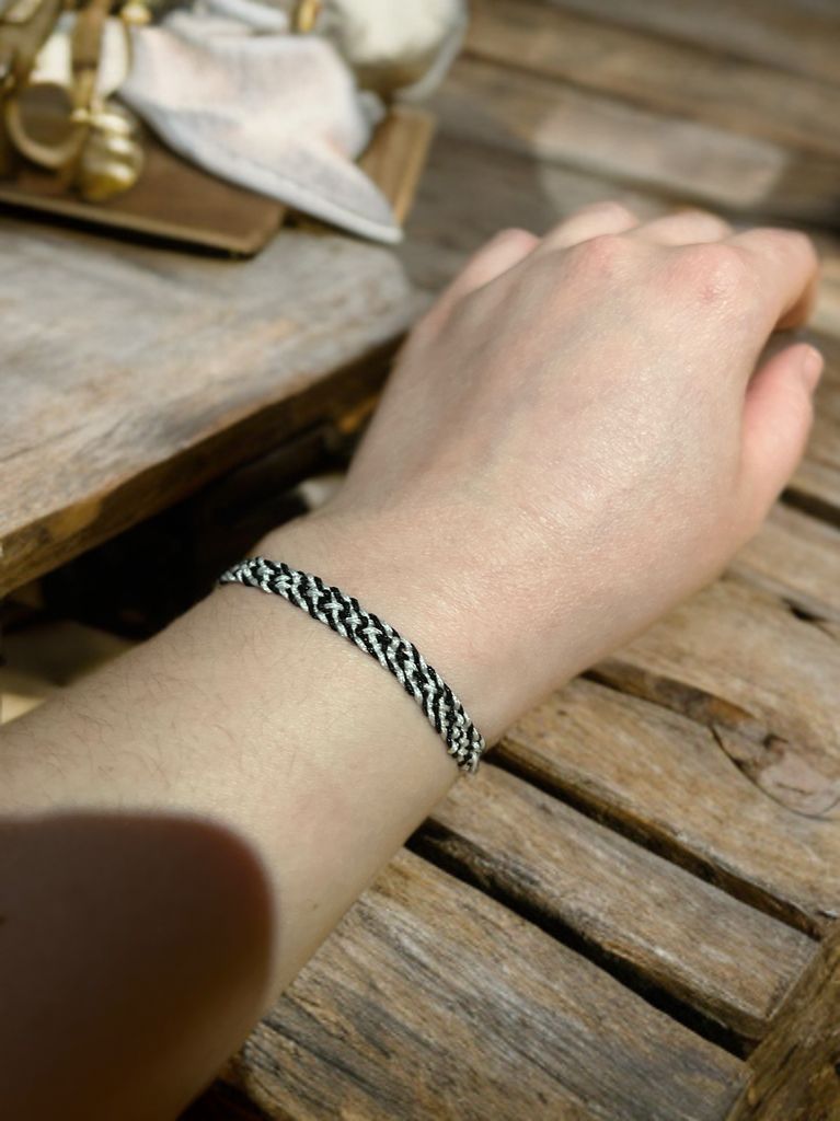 Bracelet maker