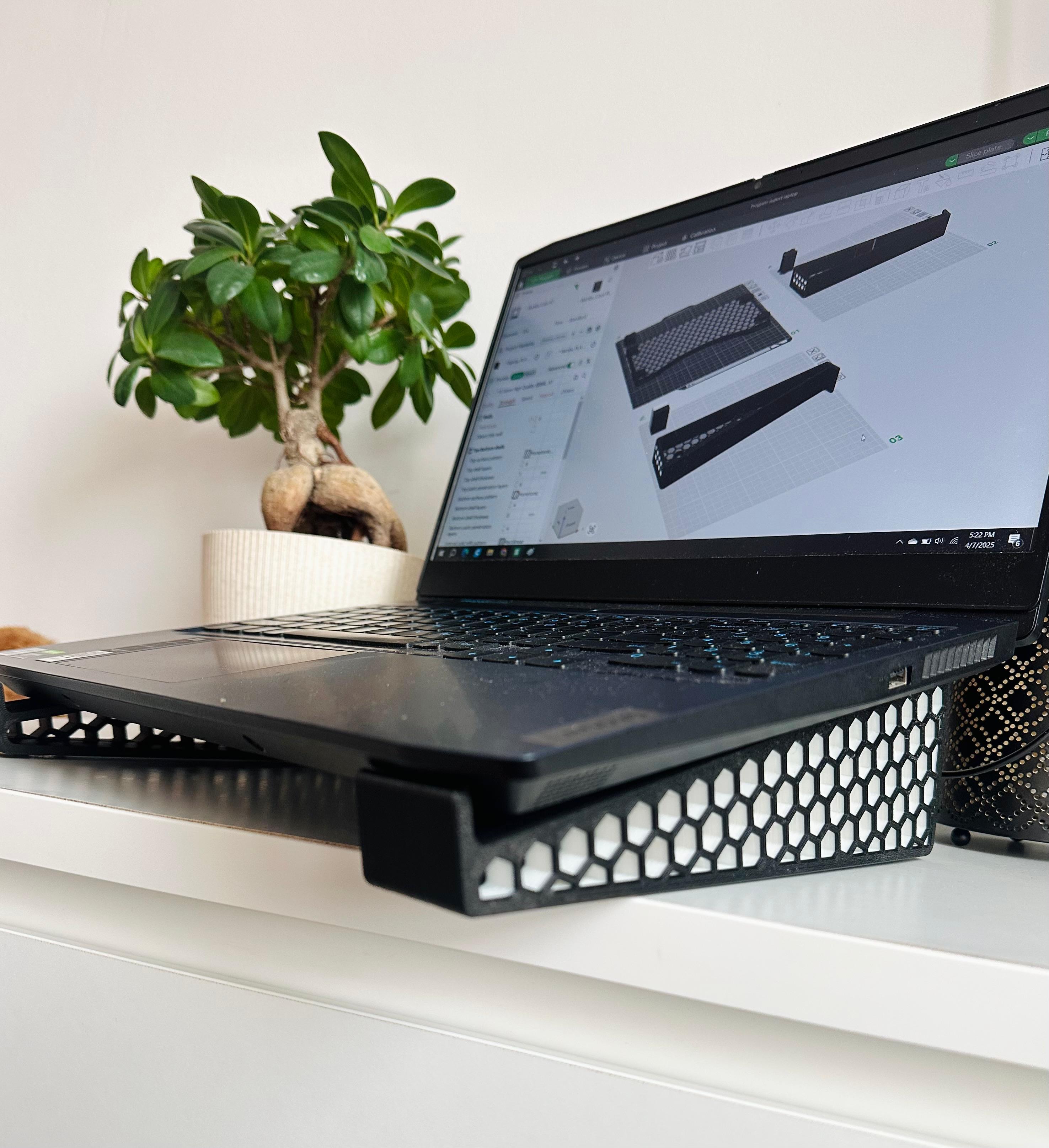 Laptop stand
