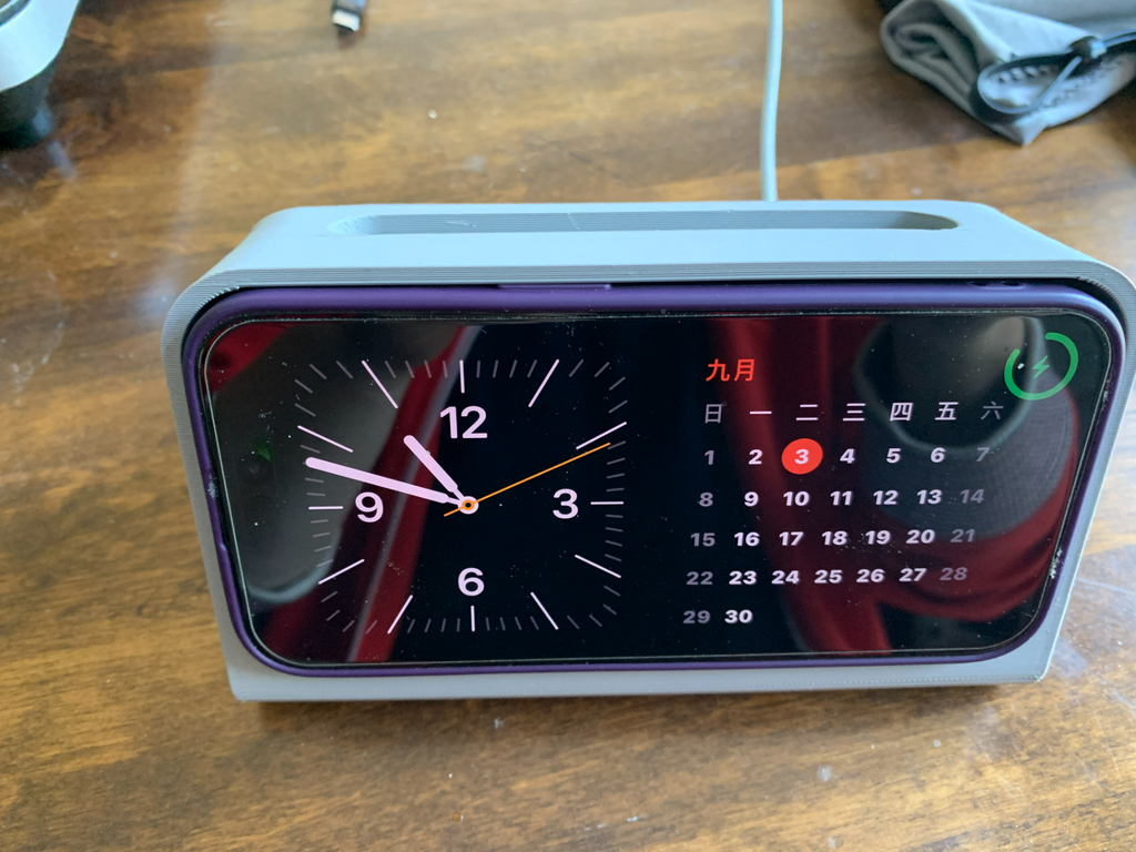 iphone 15 pro standby mode with phone case