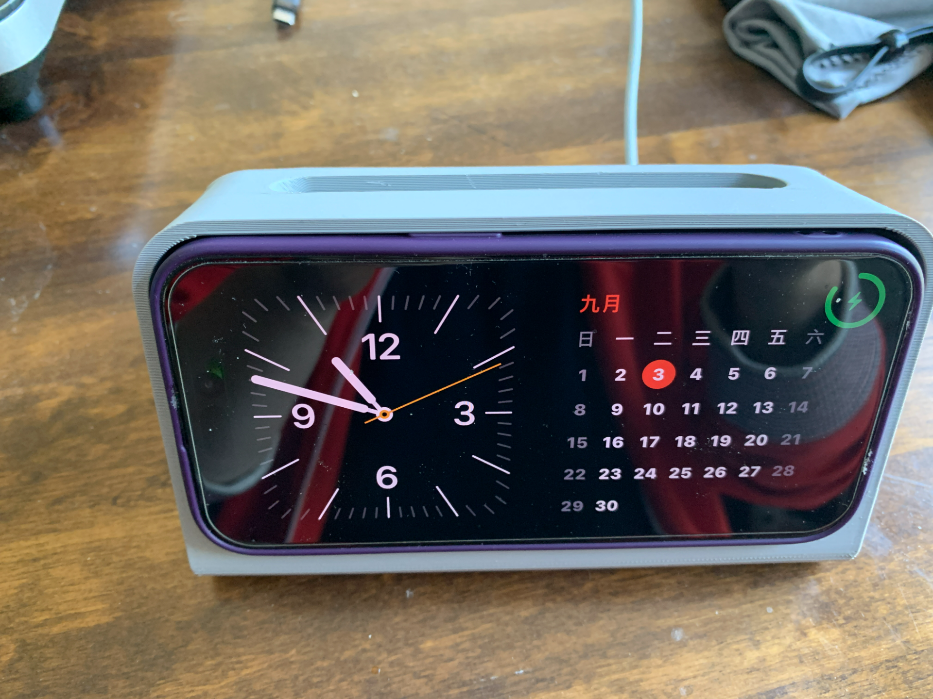 iphone 15 pro standby mode with phone case