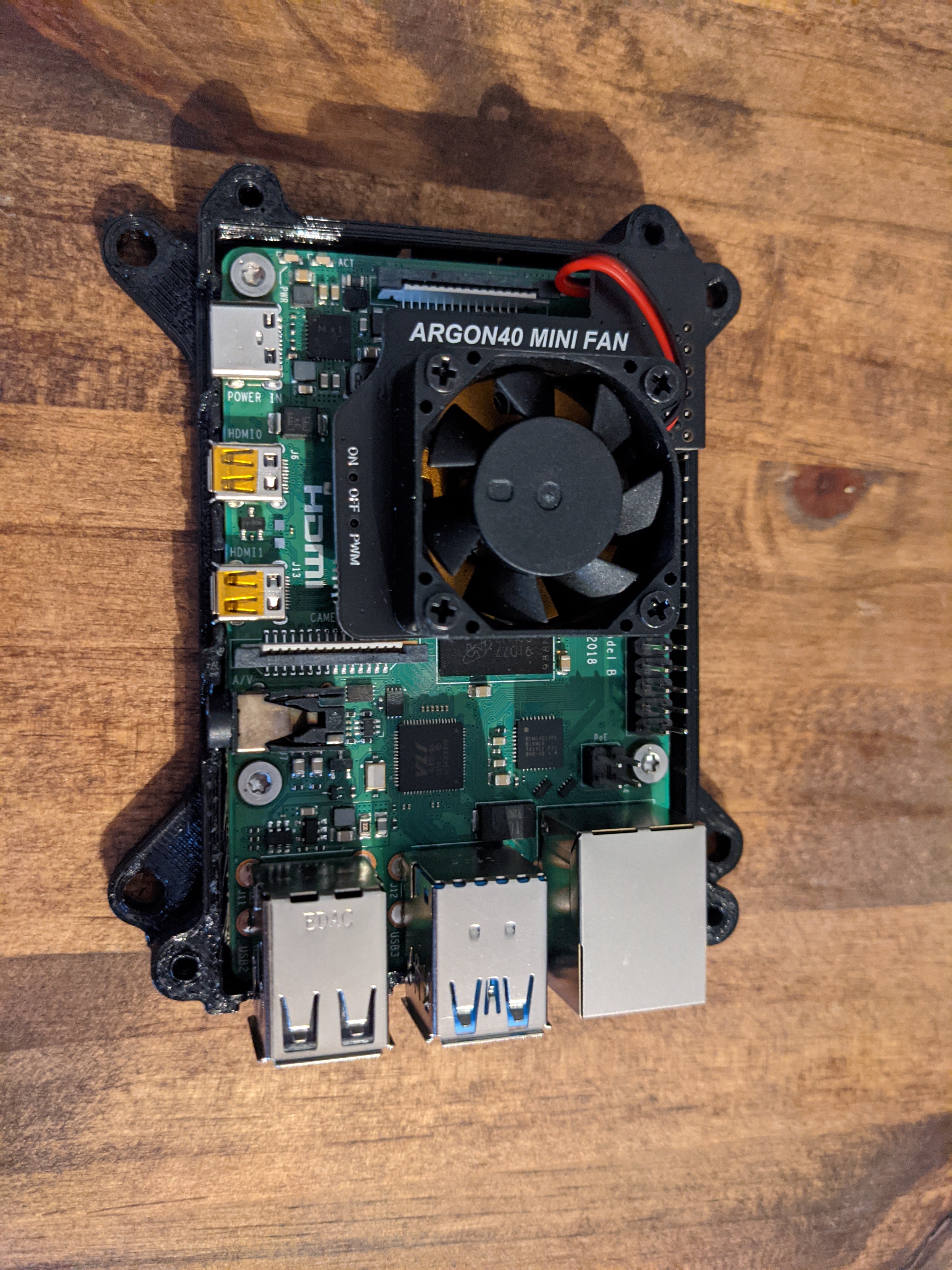 Raspberry Pi 4 Argon Mini Fan VESA Case