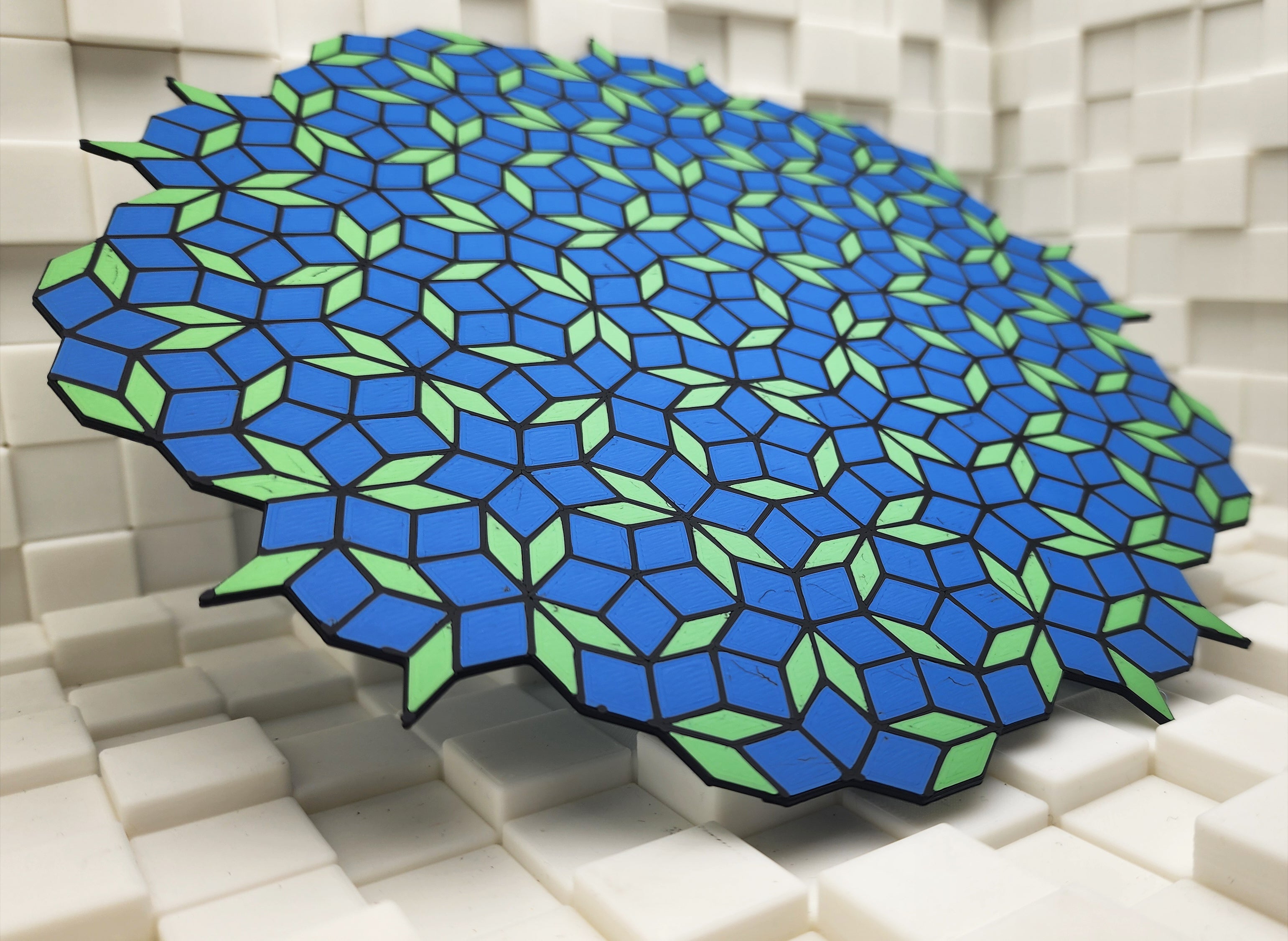 Penrose Tile Pattern for AMS