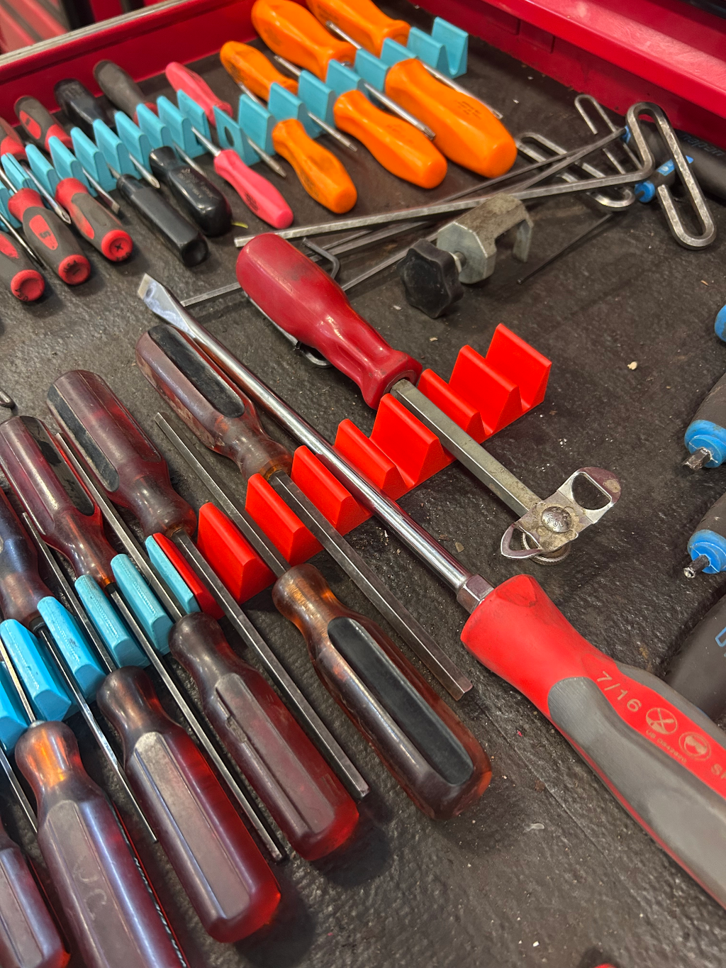 Screwdriver drawer organizer